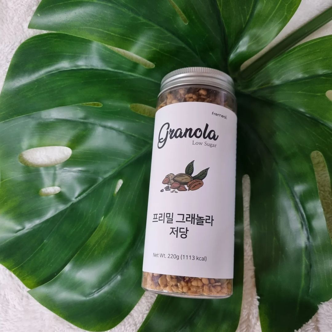  “#협찬 #프리밀그래놀라 요즘 건강식이 대세죵? 오늘 점심은 맛난 흰쌀밥을 먹고 간식으로 만두와 수제비까지. 컥😭 다시 식욕폭발했어요. 이럴때 저녁까지 먹음 뱃속에서 욕할거 같아~~ 맛있는 그래놀라로 저녁 땡 했어요. 설탕,밀가루,팜유가 전혀…”