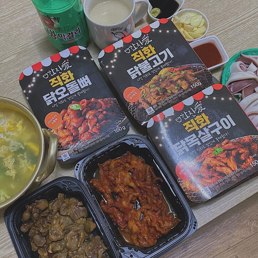  “#협찬 한잔애 직화 냉동 안주5종 ✔️무뼈닭발 ✔️닭오돌뼈 ✔️닭근위볶음 ✔️닭목살구이 ✔️닭불고기 리얼 직화로 구워 살아있는 불맛! 불향이 솔솔 포장마차에서 먹던 맛 그대로 집에서 간편하게 비닐을 뜯지 않은 상태에서 전자렌지에 2분30초만 돌리면…”