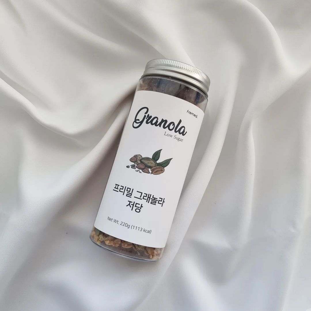  “#제품제공 #꿀맛그래놀라 평소 아침은 간단하게 먹는편인데 식단관리하면서 오트밀 본연의 맛을 즐길 수 있는 그래놀라를 찾는다면 🏷프리밀 그래놀라 저당 프리밀 그래놀라는 설탕, 밀가루, 팜유가 전혀 들어가지 않고 귀리, 다양한 견과류가 통으로…”