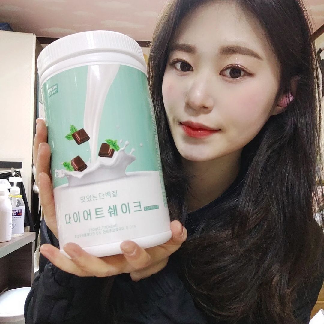 soyeon park on Instagram: “#프로틴스토리 #협찬 감사하게도, 이번에 #프로틴스토리 에서 #다이어트쉐이크 를 협찬해 주셨습니당🌝 저는 12가지 맛들 중 #민트초코 가 좋아서 민트초코를 선택했