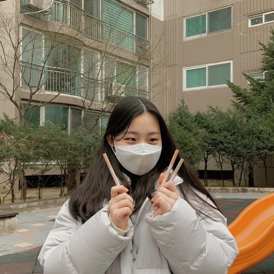 서원 on Instagram: “#제품제공 톤별로 다른 색을 쓸 수 있는 컬러그램 신상 애교살라이너! 1호는 웜톤용, 2호는 쿨톤용, 3호는 진짜 그림자 색으로 애교살을 강조해줘요😯 부드러워서