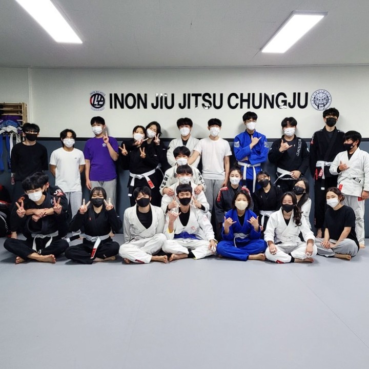 2022.01.12
운동 끝🥋

p.s 다음엔 관장님 같이 찍어요😆
inon_jiu_jitsu_chung_ju 

#층주 #주짓수 #충주주짓수 #인온주짓수