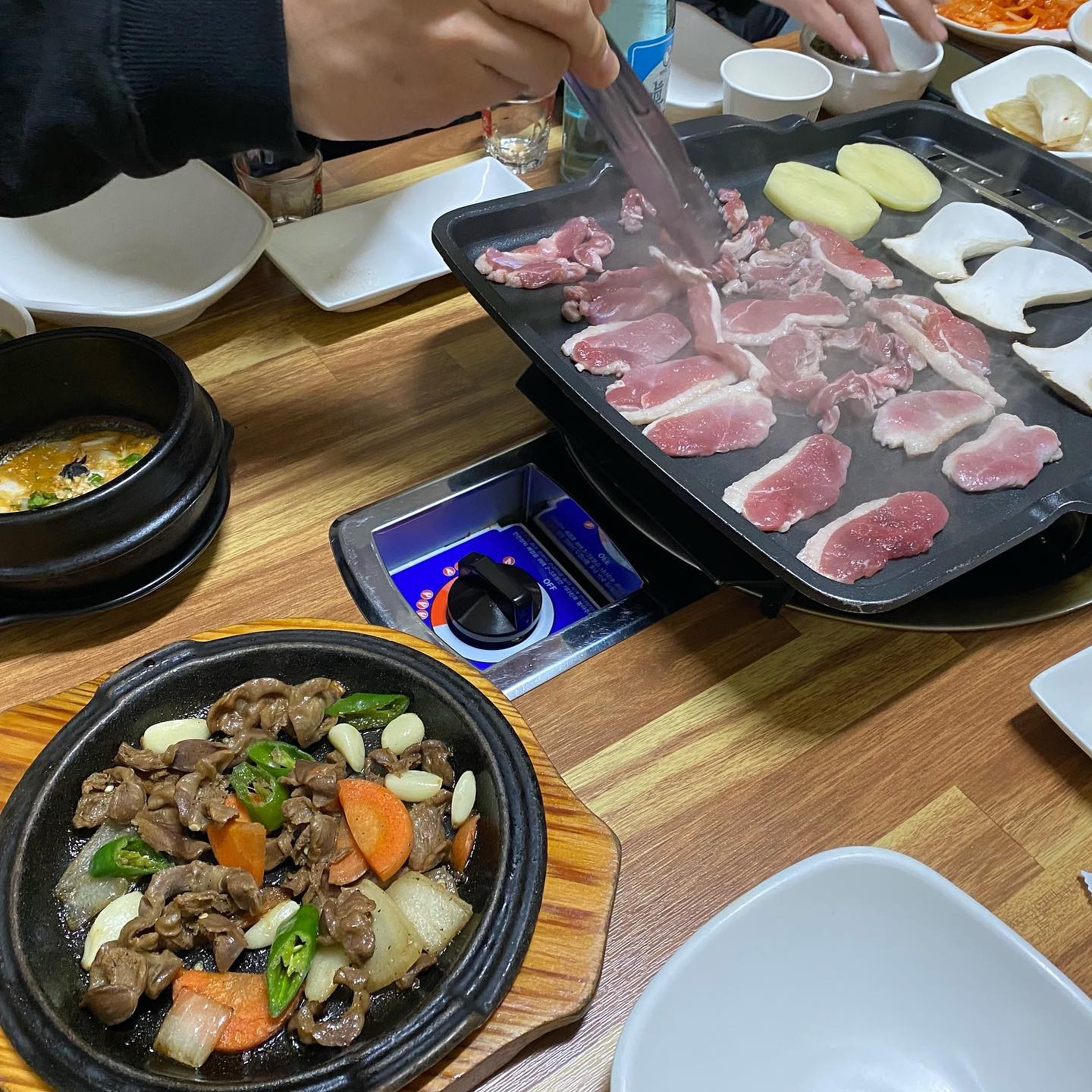💕
왜케 잘들어가노....😂😂
니네랑 먹어서 그런가보다 
18년지기 찐친들이랑😌