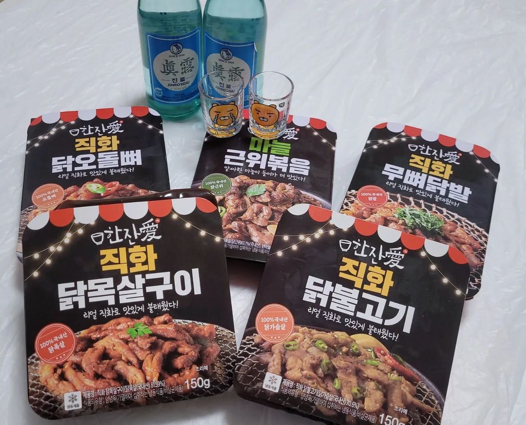нeeyeυn ĸιм on Instagram: “한잔애 냉동 안주 🖤 육퇴후에 뭐먹을지 고민하는데 한잔애 냉동5종 안주 아주아주 딱이야 !!! - 직화 닭오돌뼈 - 마늘근위볶음 - 직화 무뼈닭발 - 직화 닭목살구이