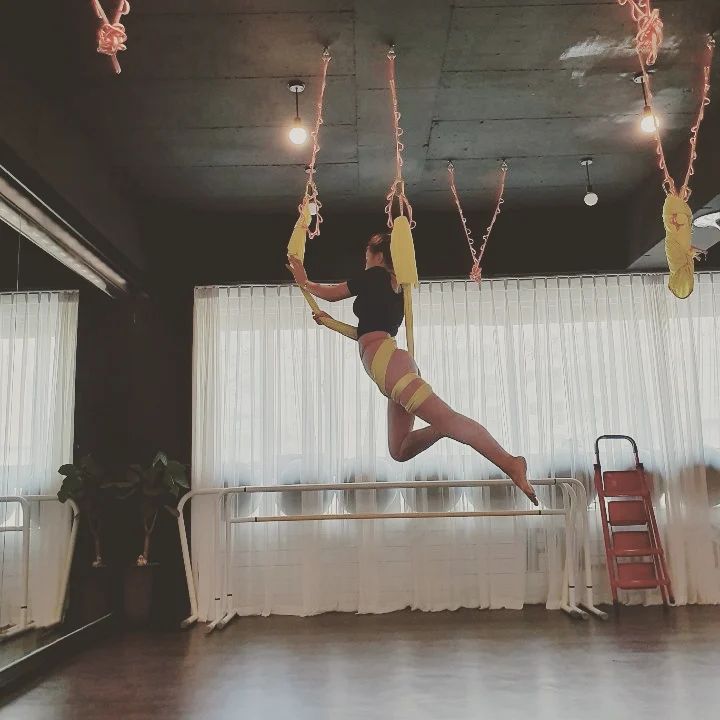 ✌✌

#운동하는여자 #뷰티블로거 #플라잉요가 #요가복