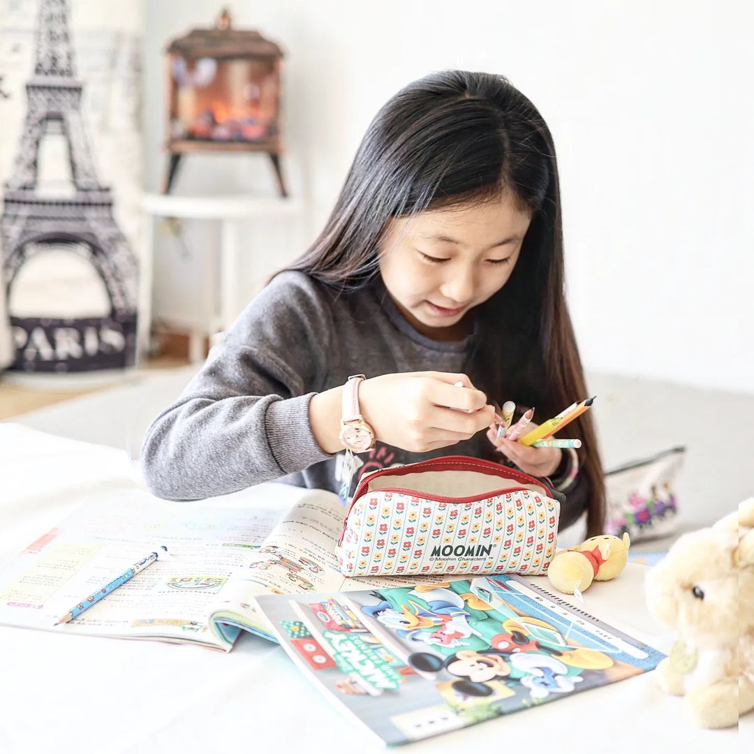 🤗 쬬냐 ♡육아.요리.살림이야기♡ on Instagram: “#협찬 우리딸 새학기 선물🎁 러블리 핑크에 부드러운 밴드 귀여운 미니마우스가 반겨주는 #디즈니시계 🕑 선물용백에 담겨진 철제케이스