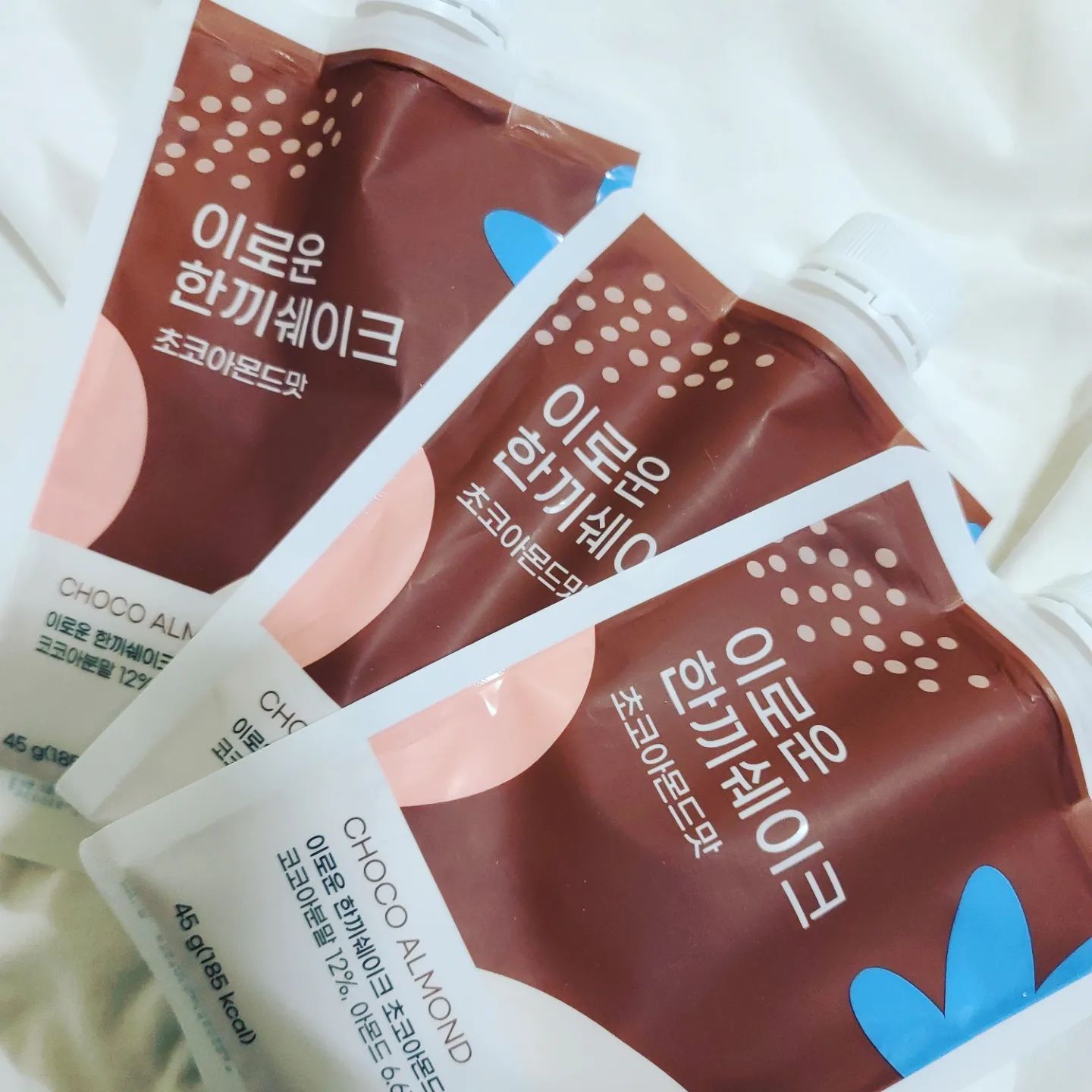#푸른친구들 #이로운한끼쉐이크 #베리베리효소 #iroa #건강한한끼 #건강하고 #배부르고 #맛있고편한  #쉐이크추천 #체질개선 #이로아 #균형절식 #통발효 #통곡물효소 #히비스커스 #새콤달콤 #오도독 #과립형 #쉽고건강한한끼 #instagood #instafood #daily #dailyfood #건강스타그램 #초코아몬드 #먹스타그램 #diet #일상 #소통 #좋아요 
🫐🍫🧋🥜