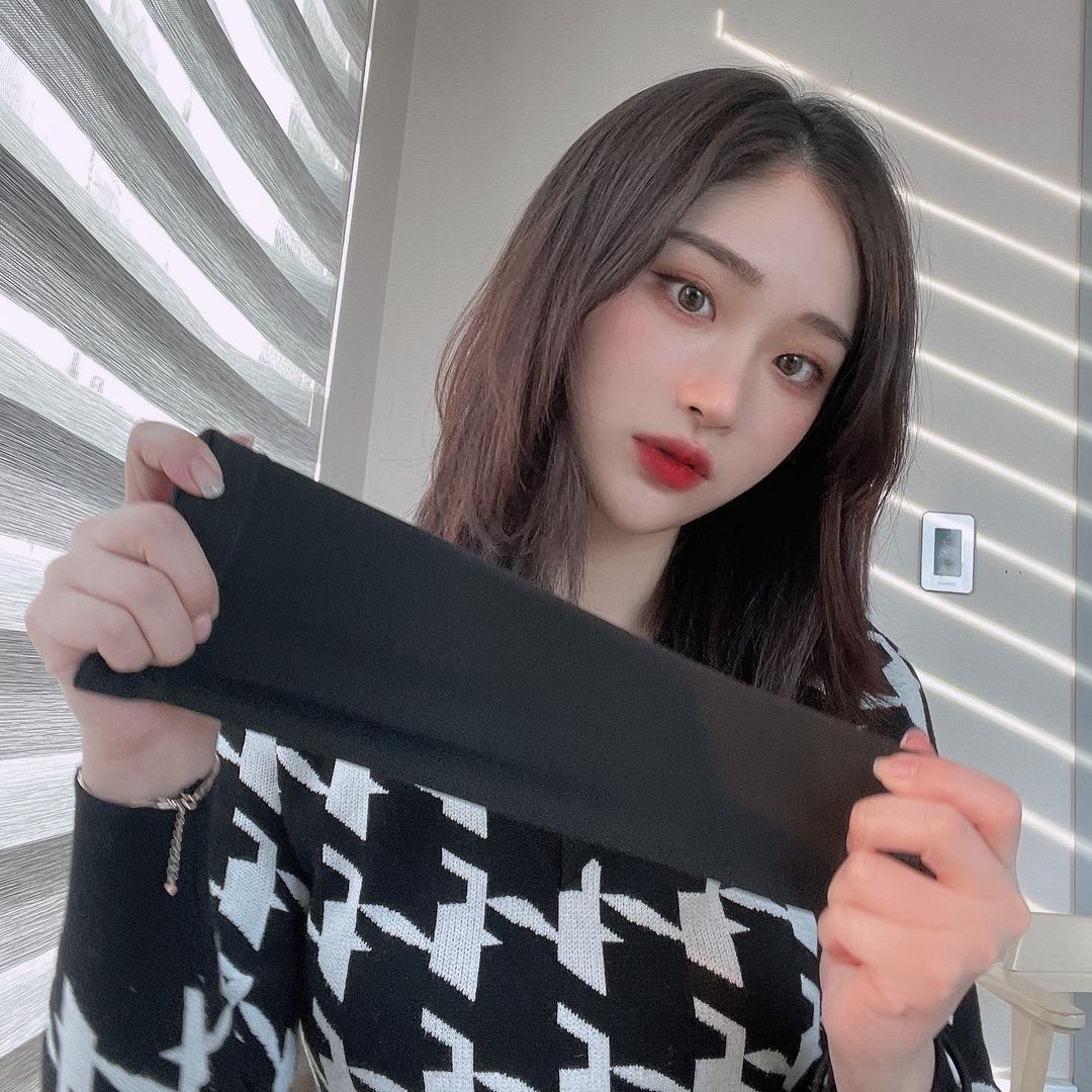 혜요미 on Instagram: “#협찬 혈액순환 안돼서 맨날 퉁퉁 붓는 사람 나야나.. 특히 다리는 조금만 무리해도 바로 땡땡 부어서 너무 힘들었는데, 바디윌 압박스타킹은 발목에서부터 종아