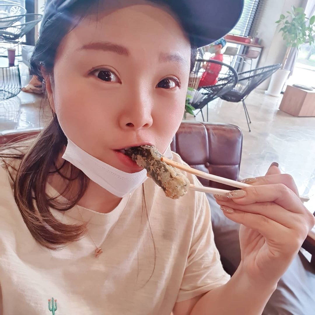 박크리 on Instagram: “#협찬 이지만 너모 맛있는걸👉👈 저랑 오빠랑 떡뽀끼 귀신인뎅,,, 누들떡뽀끼 넘 면도 맛있고 뭔가 동영상 잘찍어보고 싶었는데 맛있음을 못담아 낸것 같아 지송ㅎㅎ