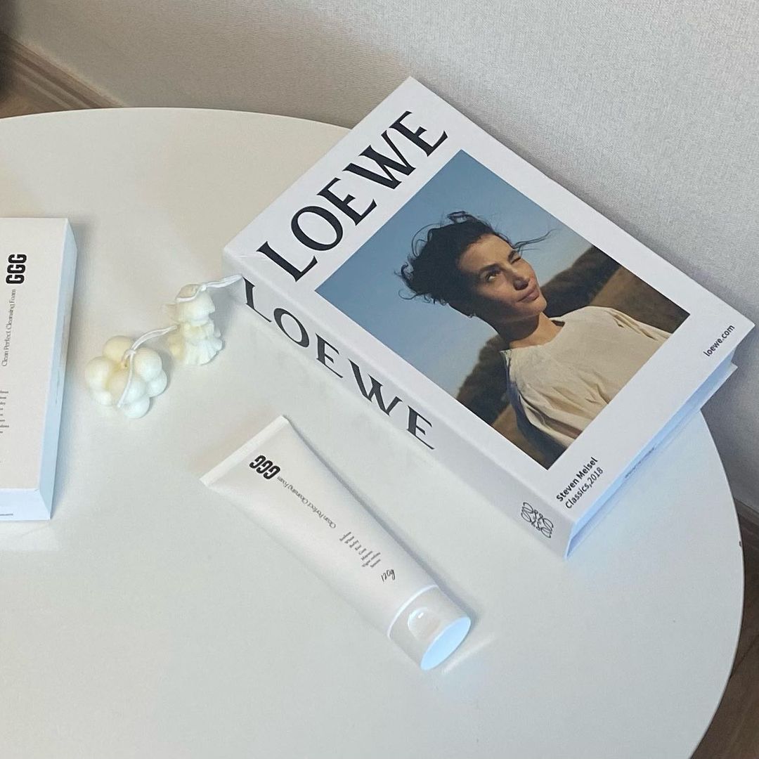 🌷 on Instagram: “🎁❣️🎁❣️ 즐거운 연휴와 함께 날아온 선물 😘 7가지 천연 원료로 만든 피부 지킴이 네추럴 프로텍터 GGG클렌징! 특히 저는 평소에 세안을 신경써서 하는 편이라 기본 2