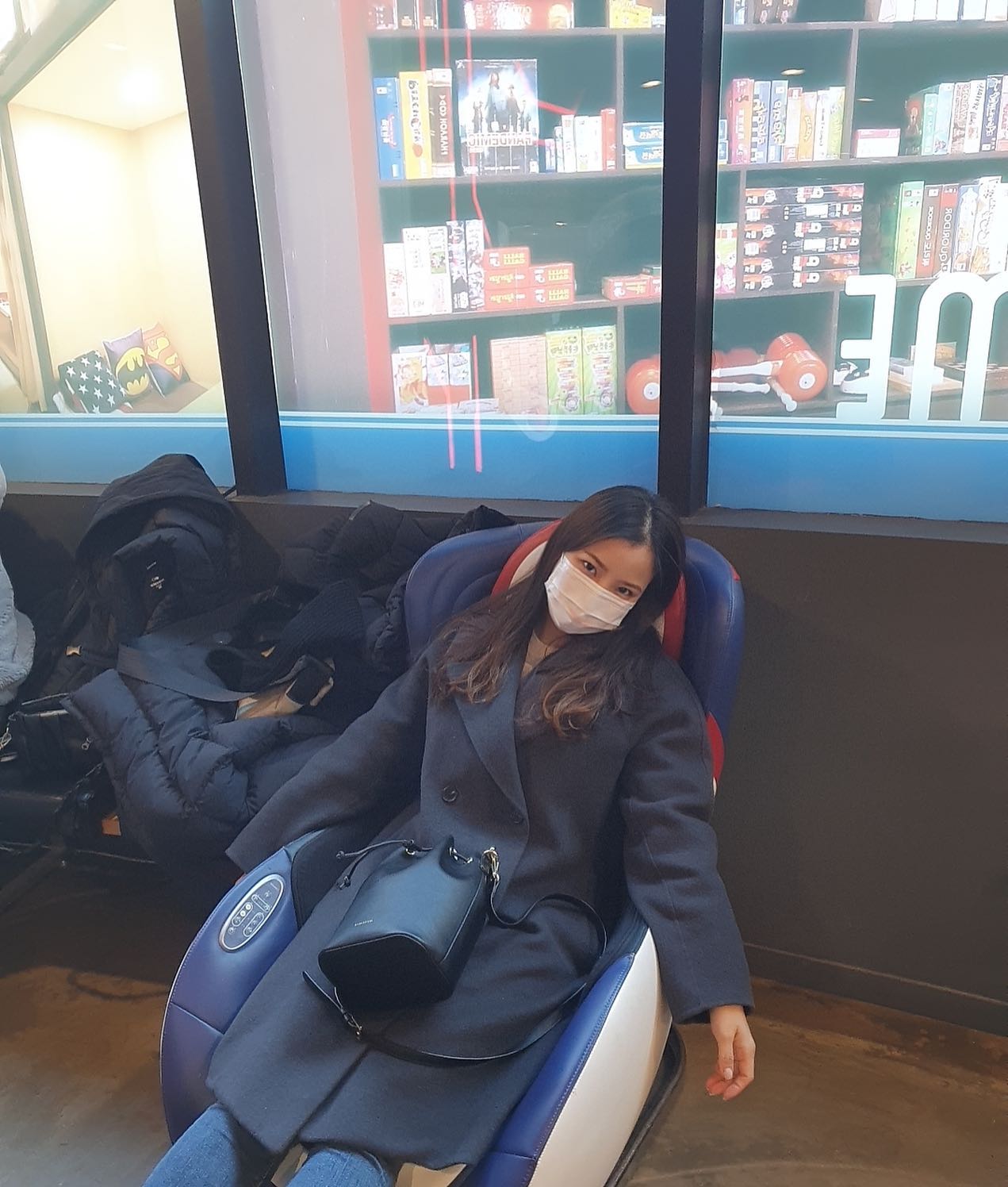 내일 출근 .. 🥲 더 놀고 싶은뎅