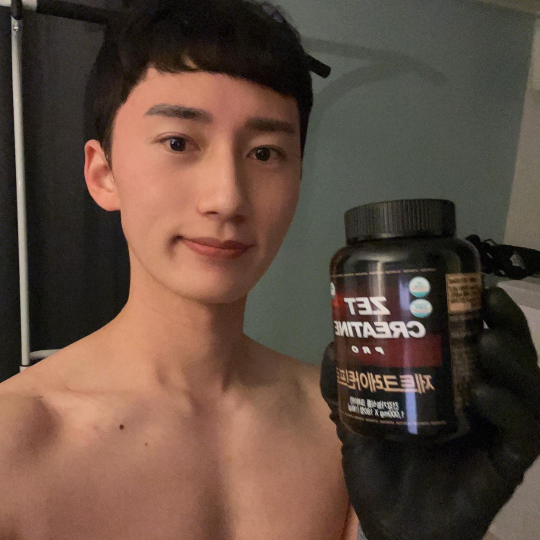 @workout._.dongsu on Instagram: “#협찬 #제트크레아틴프로 연휴가 끝…났….네요..? 다들 명절 음식만 드시고 운동은 내일로 미뤄버리신건 아니겠죠?! 그렇다면 내일부터 반성의 웨이트를 즐기셔