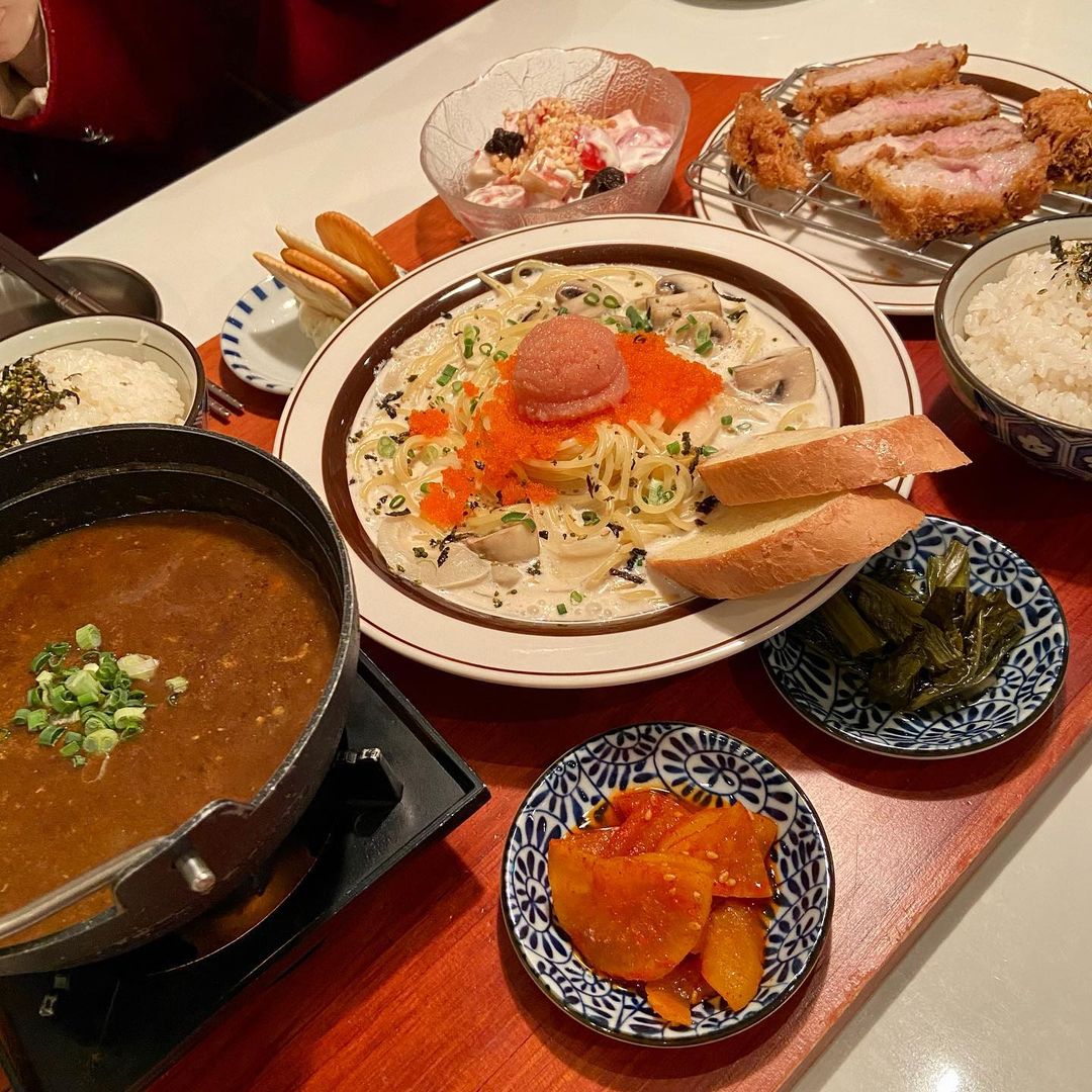 자주 배고픈 사람. on Instagram: “••• #토끼정 ✔️토끼밥상 33,700원 ✔️갈비맛 삼겹 덮밥 12,500원 ✔️함밤 스테-끼 밥 14,200원 점심에 ‘토끼정’에서 밥을 먹었다. 토끼정은 토끼밥상이