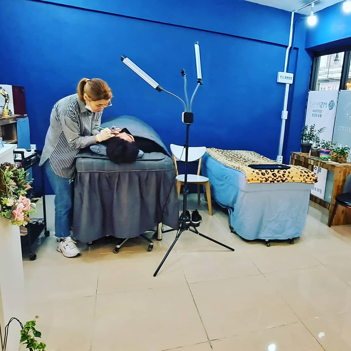 충남 금산에 놀러와서 자연눈썹 중~ [#비즈] 자연눈썹 잘하네요. 

#금산속눈썹, #금산속눈썹연장, #금산속눈썹펌, #금산자연눈썹