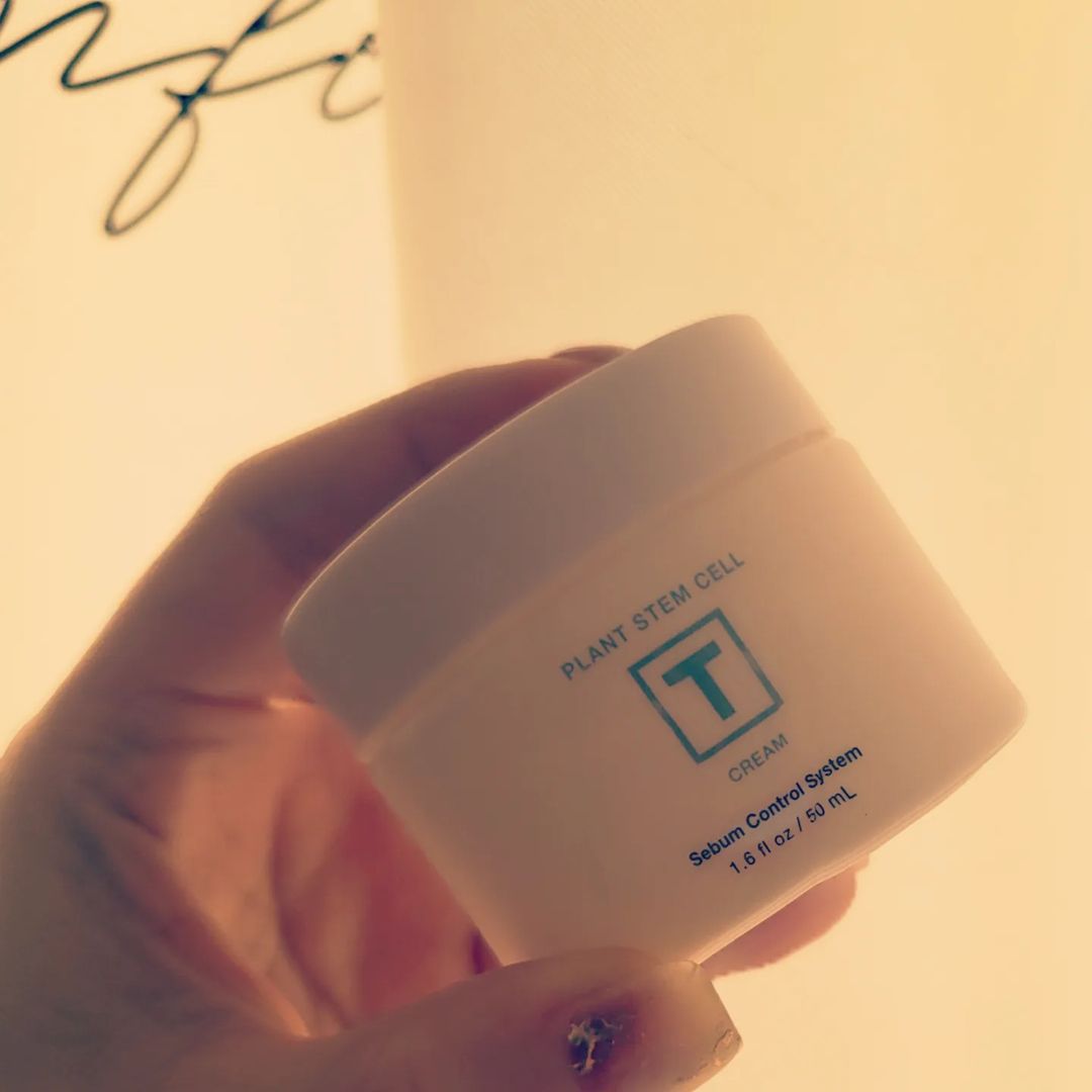박크리’s Instagram photo: “몇 년째, 몇 병째 쓰고 또쓴다해서 N병템이라고 불리는 티크림! 살아서 천년, 죽어서 천년이라고 불릴정도로 뛰어난 생명력을 가진 주목나무에서 추출한 줄기세포