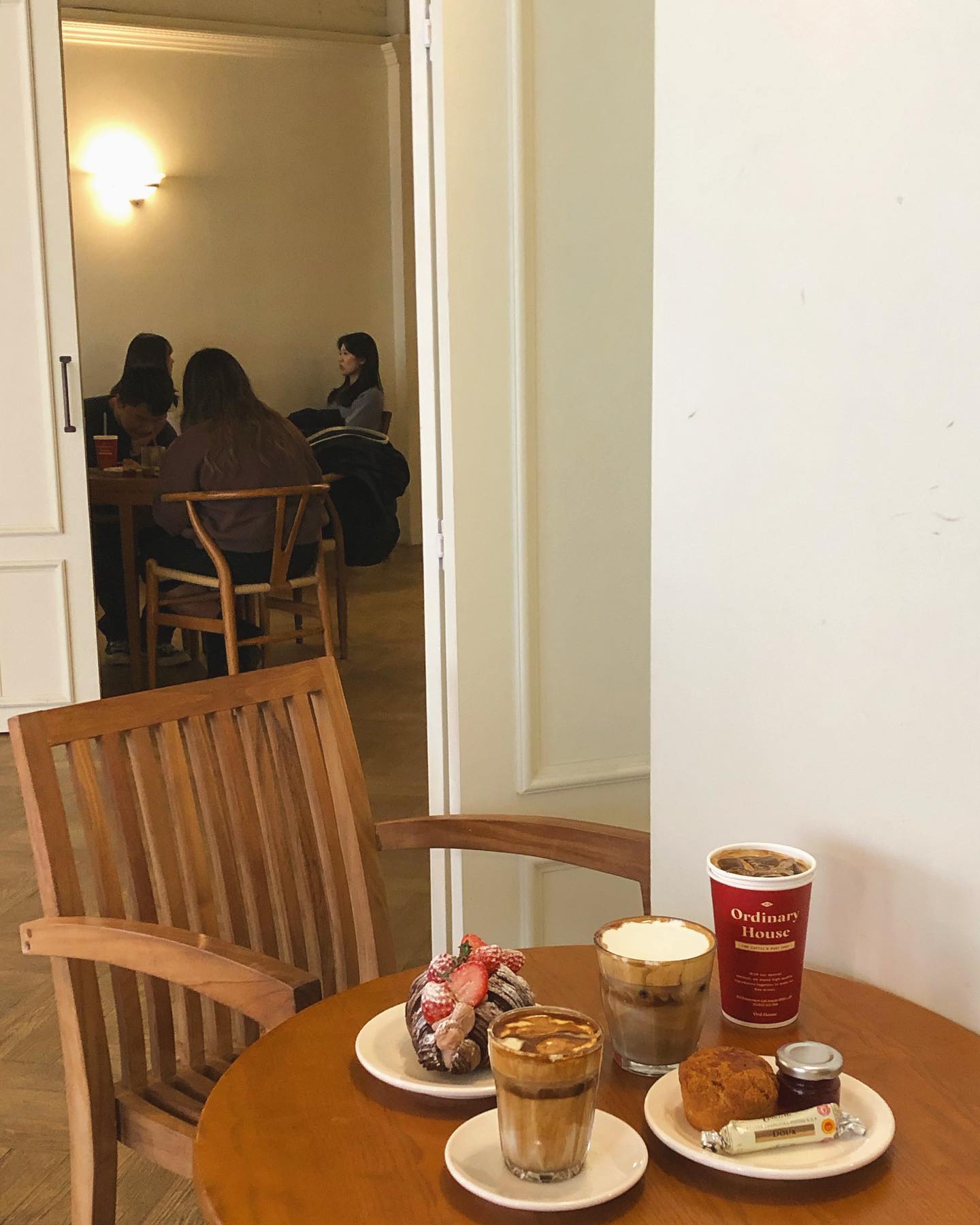 🏷 Cafe Ordinary House, Daegu

커피 마싯고, 크로와상 마싯고, 스콘 맛있다
내가 돼지라서 그럴수도 (머쓱)