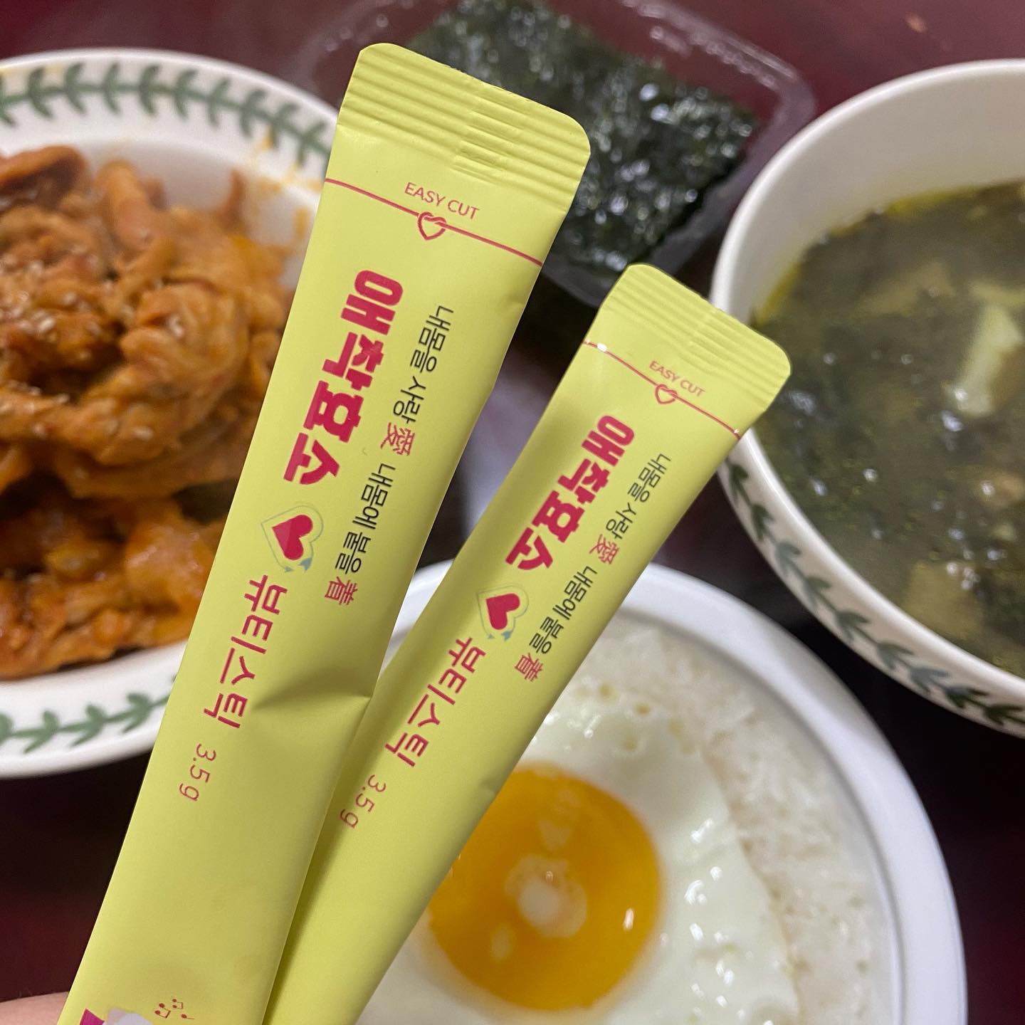 #협찬 #애착효소
⠀
지난 피드에서 정말 효과 많이 보았던 애착효소!
한달정도 꾸준히 먹어본 찐후기입니닷🔥
우선 확실히 소화가 빠르고 좋아져서 넘나 만족,,
높은 역가수치 덕에 소화효과 👍🏻👍🏻
특히 본래 양보다 많이 먹는 습관이 싹 고쳐졌어욧!!!
레몬맛이라 식사 후 부담없이 한포 때리면 속 편안--
탄수/나트륨 폭탄 밥상도 문제없어유!!
효소 고민중인 분들에게 추천드려요🤍
⠀
#도톨이 #애착효소 #효소추천 #레몬효소 #효소 #효소후기 #곡물효소 #소화효소 #효소다이어트 #발효효소 #효소추천 #간식스타그램 #먹스타그램
