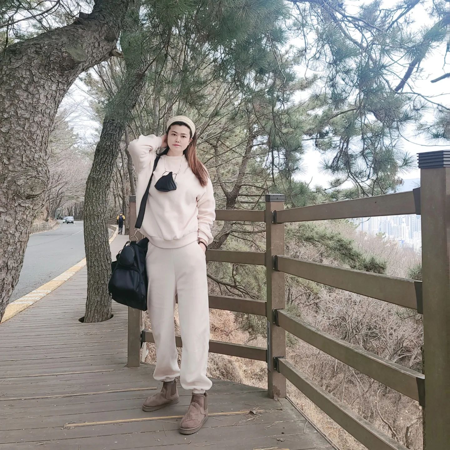 #협찬

👜 [론네바이론] 올라백(HOLA BAG) 👜

🔆운동, 여행, 육아, 만능가방 론네바이론 올라백

이번에 론네바이론에서 올라백을 제공 받았어요~ 너무 가볍고 신발도 들어가고 방수공간과 캐리어 부착이 가능해서
여행갈 때 최적의 가방이에요!!
너무 깜찍한 미니 포켓까지~~🤗🤗
제품 특징 소개할게요👇👇

✔️신발 수납 가능, 캐리어 부착 가능한 보스턴백
✔️젖은 물건을 보관하는 별도 포켓!! 생활 방수 원단 탑재!!
✔️가벼운 무게감으로 자유롭게 활용 가능!
✔️탈부착 가능한 미니포켓

지금 핫딜중이니 구경해보세요~~🌸🌸

lonnebyron

#광고 #론네바이론 #올라백 #보스턴백 #여행가방 #캐리온백 #운동가방 #OOTD #만능가방 #instagood
