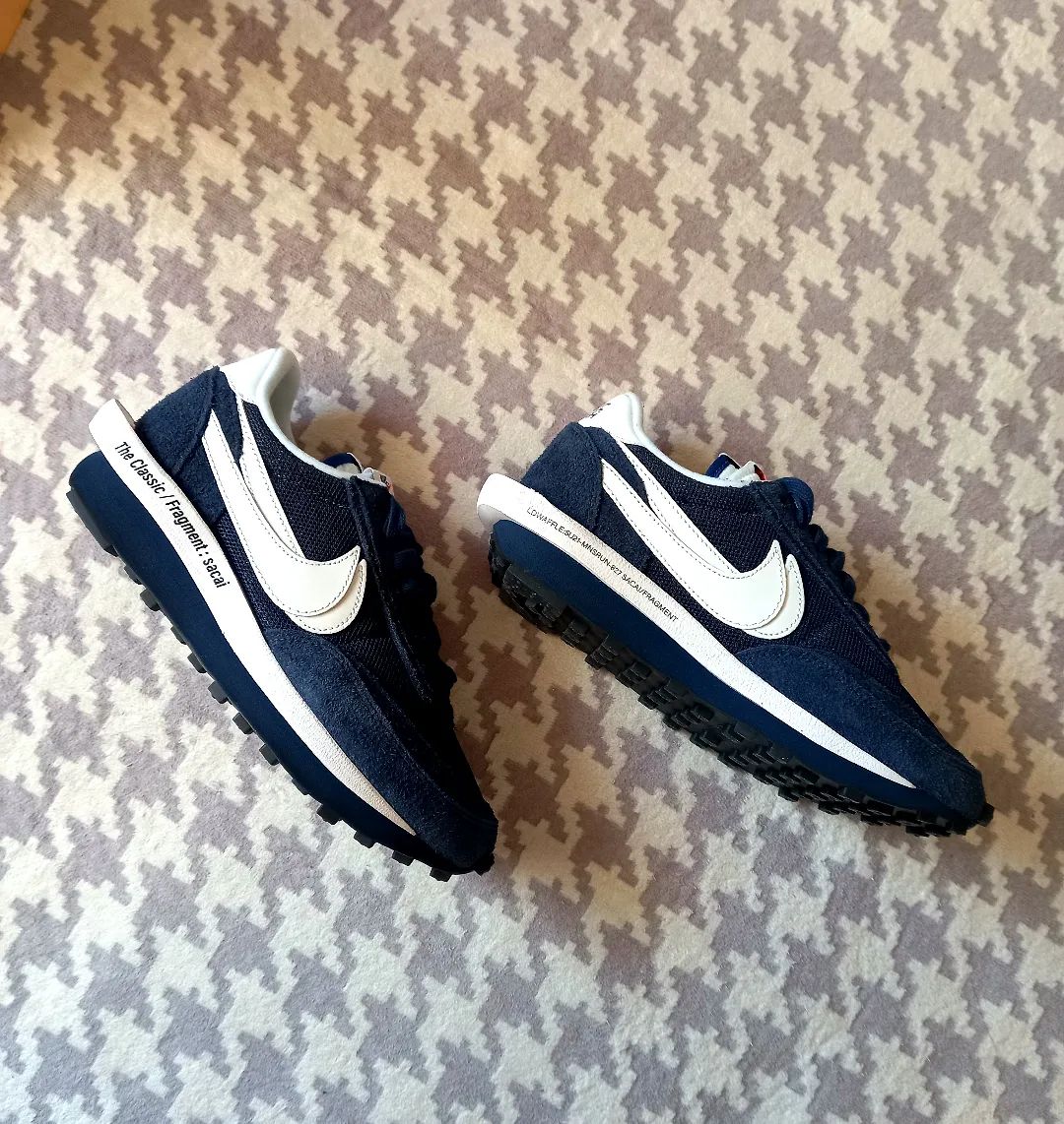 Fragment : sacai ⚡
.
.
.
.
.
.
.
#사카이 #프라그먼트 #사카이프라그먼트 #나이키 #⚡ #네이비 #sacai #fragment #nike #shoes #navy #follow #like #ootd