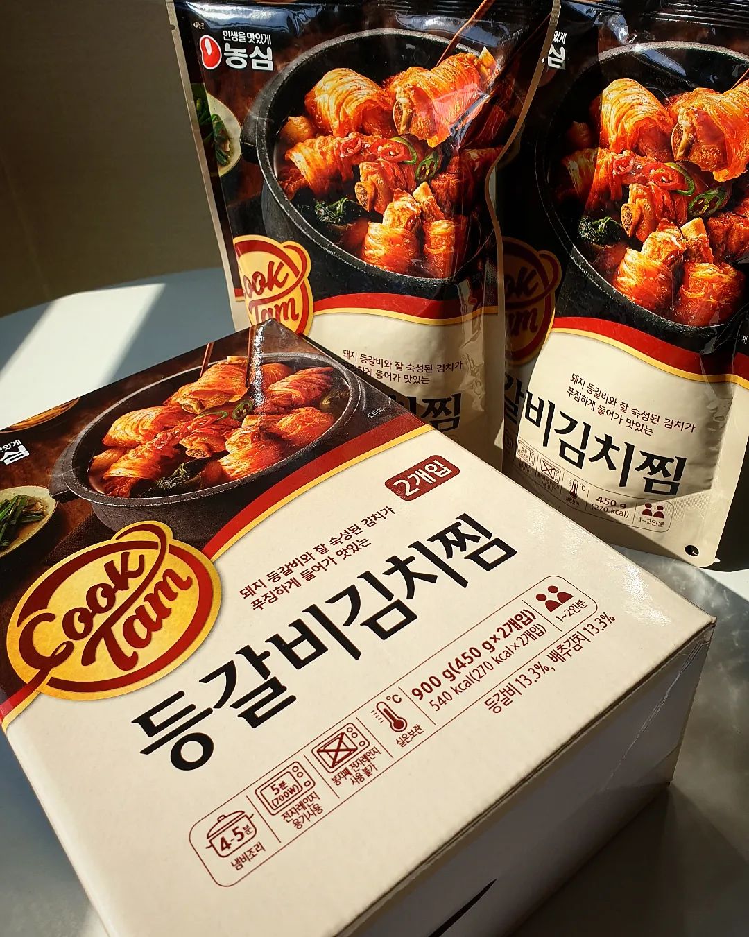 #협찬 농심 등갈비김치찜🍖🍖🍖 

오랜만에 등갈비김치찜이 너무 먹고싶어도 도전할용기가안났는데........ㅋ.ㅋ
집에서 간편히조리해 먹을수있다는 쿡탐등갈비김치찜이 나왔대서 먹어봤어요!!!
전자렌지에넣고 5분만돌리면 끝이라서 겁나간단

매번 배달음식도 질리고ㅜㅜ
등갈비김치찜같은 조리요리를 이제쟁여놓고
먹고싶을때마다 꺼내먹을수있어서 조으다조으다❤
간단하게 조리할수있어서 넘편하고좋은쿡탐!👏🏻👏🏻
.
.
.
.
.
. 

#쿡탐 #농심 #등갈비김치찜 #김치찜 #간편요리 #국물요리 #레토르트 #간편식 #홈쿡 #음식스타그램 #데일리 #존맛탱 #반찬추천 #일상 #daily #instagood #맞팔 #좋아요 #likeforfollow #f4f #먹스타 #집반찬추천 #홈쿡스타그램 #homecook #먹스타그램 #food #homecooking #집밥추천 #좋반
