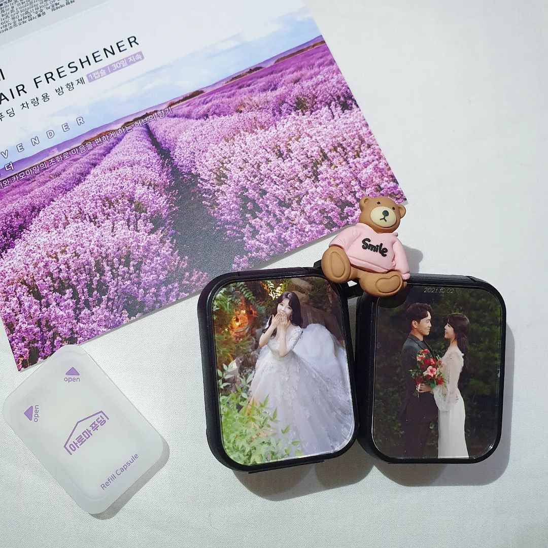 찹쌀 부부 (@yokefellow_102) posted on Instagram: “#발렌타인데이선물 #제품제공 평소 운전을 많이하는 남편에게 딱 맞는 아로마푸딩 차량용방향제🧡 작은 액자처럼 우리사진을 넣을 수 있어서 그
