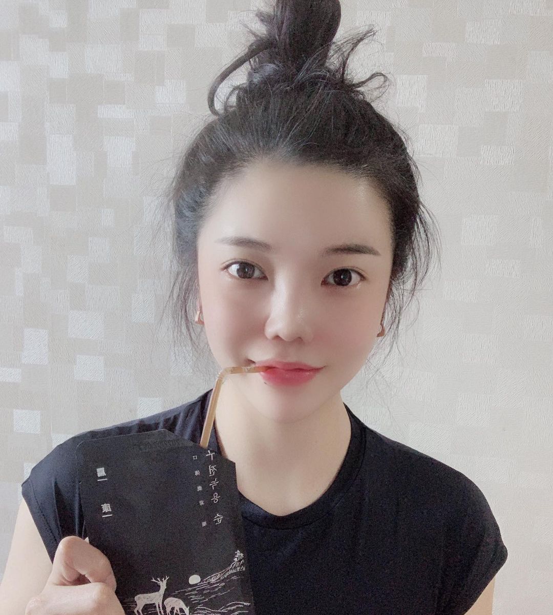 쏘이 on Instagram: “여름 체력강화는 ‘구전녹용’과 함께☀️ ⠀ 저랑 동갑이신 임영웅님 전속모델이시던데 저희 엄마가 완전 팬이셔서 선물해드렸어요ㅋㅋㅋ🖤 피로회복 및 면역력 강화