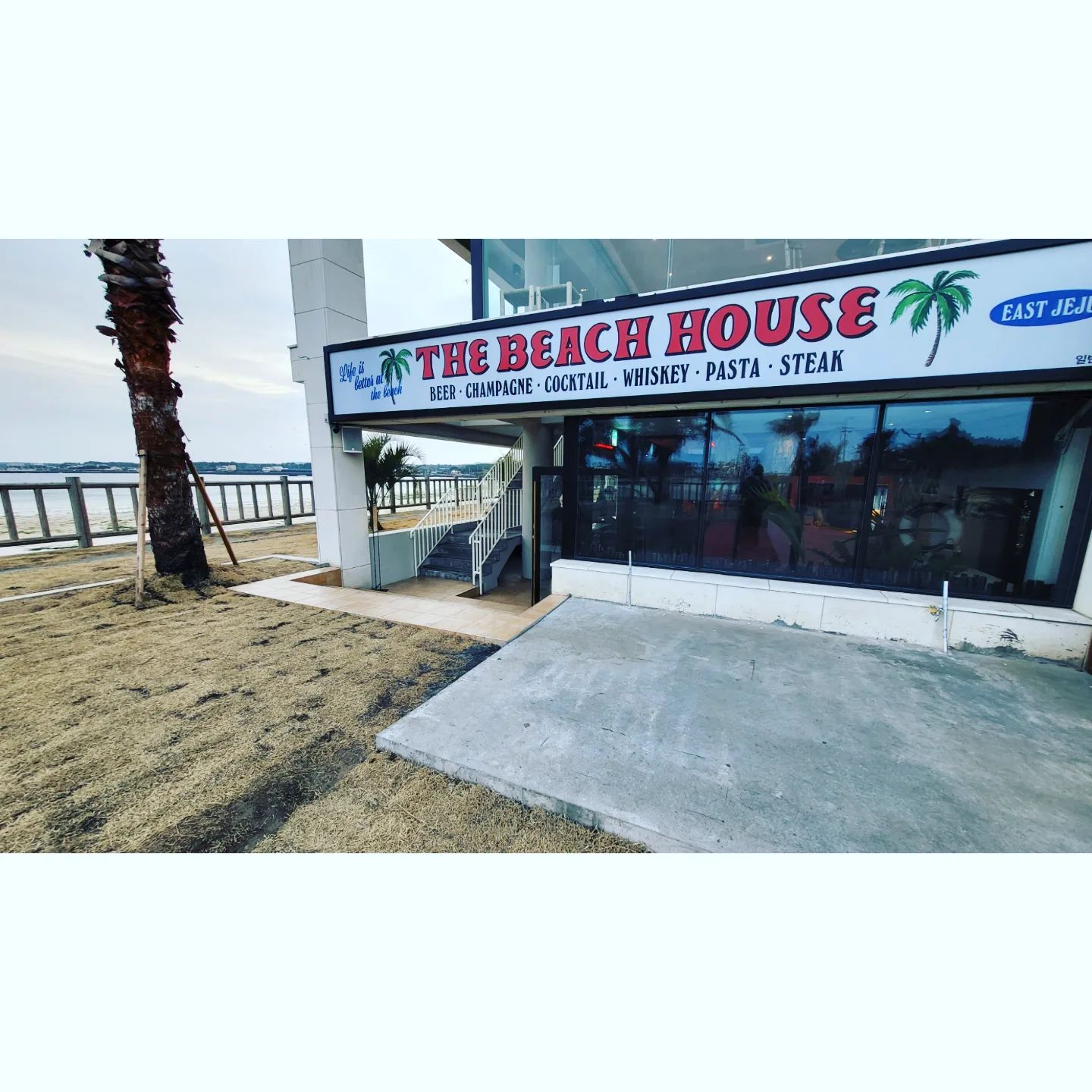 제주 동쪽에서 가장 다양한 주류와 칵테일 판매하는 성산 최고 힙한 핫플

여름에는 해변과 이어진 야외 바 오픈 예정이라니
여름에 무조건 재방문예정

#제주도술집#제주술집#성산술집#제주라운지바#제주펍#제주와인바#협찬 #제주신혼여행 #성산더비치하우스 #더비치하우스 #제주더비치하우스 #제주핫플 #제주바 #제주맛집 #성산맛집
#좋아요반사 #좋아요테러 #선팔하면맞팔가요 #l4likes
#팔로우 #맞팔환영 #맞팔해요 #선팔하면맞팔 #선팔 #follow4like #fff💋 #followforfollowback #likeforlikes #like4followers #팔로우테러