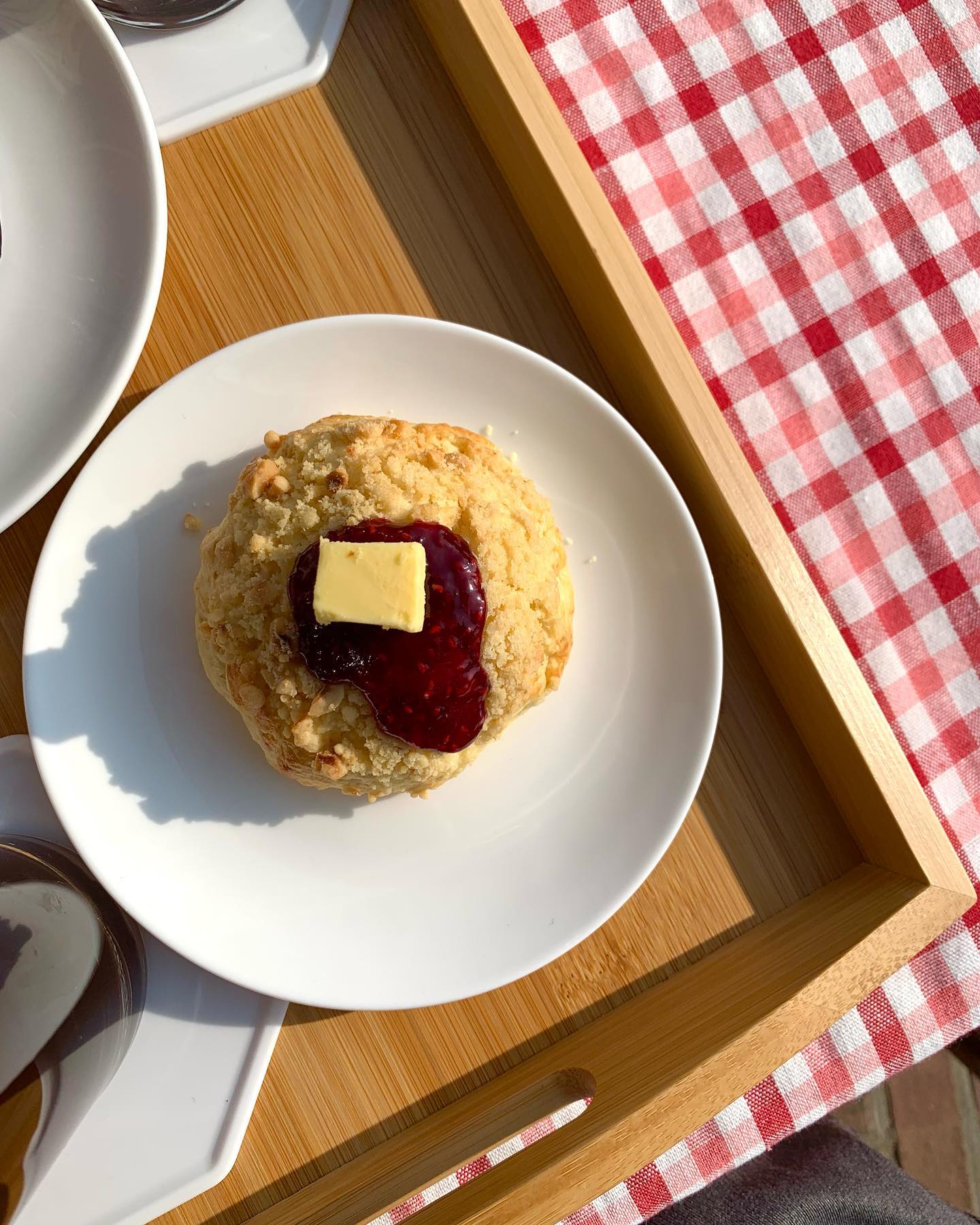 새로 생긴 동네 스콘 맛집🧑‍🍳💛
나들이 가고싶은 따땃한 날씨길래 야외 테이블 있는 카페에서 힐링했어요 스콘이랑 치즈케이크 먹고 반해서 포장까지 잔뜩해온,,(*´∇｀*) 널리 알리고싶은 내돈내산 카페 후기❕

#청리단길 #스콘맛집 #카페 #댄커피