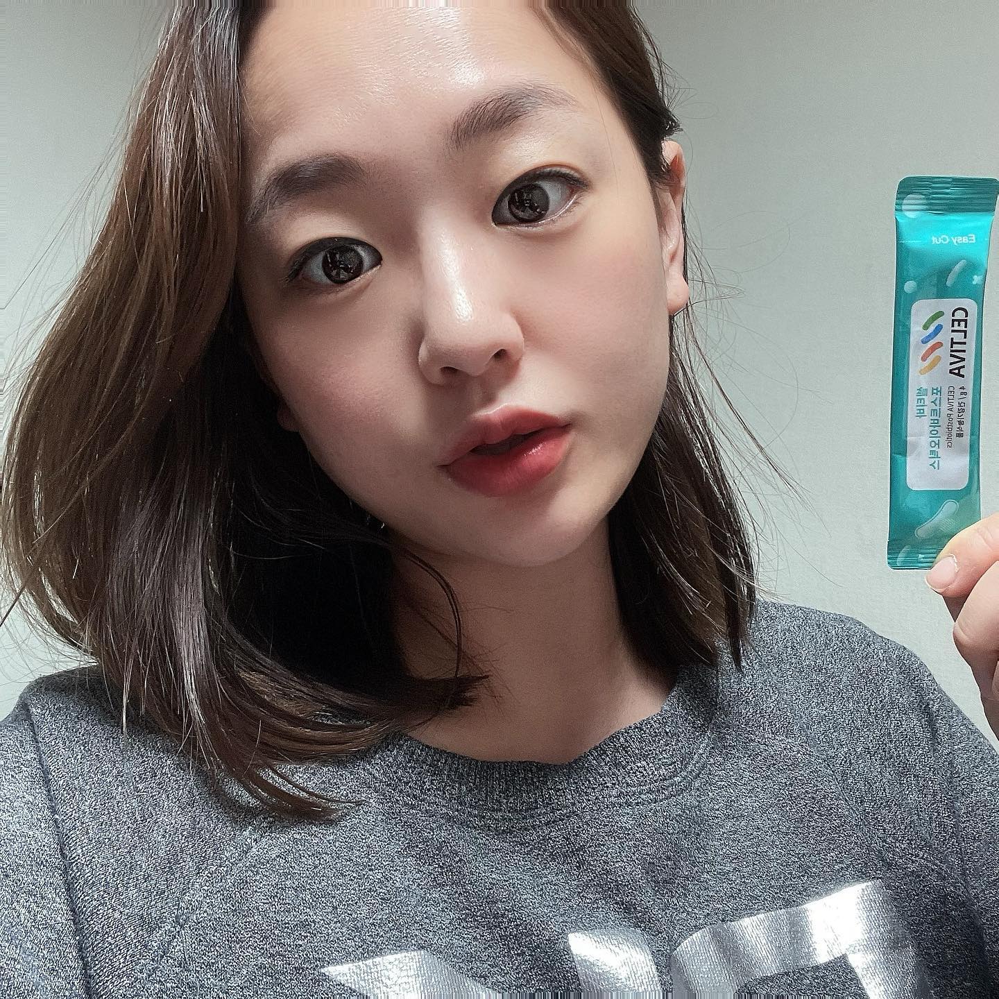 요즘 하루 1포씩 꼭 챙기는 #셀티바#포스트바이오틱스 ❤️
요즘같이 면역력도 챙겨야할때에는
장건강부터 꼭꼭 챙겨야함!💪🏻
그래서 이번에 보장균수 100억! 소장에 주로 서식하는 균주로 세계적으로 장 생존력
정착력이 우수하다고 인정받은 락토바실러스 람노서스 GG
대장에서 주로 서식하는 균주로 인체유래 비피더스 균주 비피도박테리움 롱검BB536
게다가 사는곳이 각각 달라 장내 밸런스 유지에 도움주는 17종 멀티바이오틱스까지
싹다 한포에 들어있어 장 토탈케어 가능하게 업그레이드되서 더좋아진
셀티바 포스트 바이오틱스 챙기는 중 ㅎ 😆😆
일명 #완전체유산균 으로 효과가 너무 기대됨!
장정착력이 강한 균주를 스페셜 배합해서
하루 한포만 먹어도 오케이! 👍🏻
100억 유산균인데 냉장보관이 아니라 실온보관 가능하고
맛은 새콤달콤 달달한 요구르트맛이라
먹기도 편하고 가지고 다니기도 넘넘 편해서
어디가도 꼭 챙겨서 다니는 중!
내 장과 건강을 부타케!!❤️‍🔥
.
.
.
.
.
.

#유산균#장건강#장관리#면역력#셀티바포스트바이오틱스
#건강스타그램#영양제#건강관리
#셀티바 #셀티바유산균 #장수유산균 #셀티바포스트바이오틱스 #유산균추천  #장건강 #배변활동 #장정착유산균