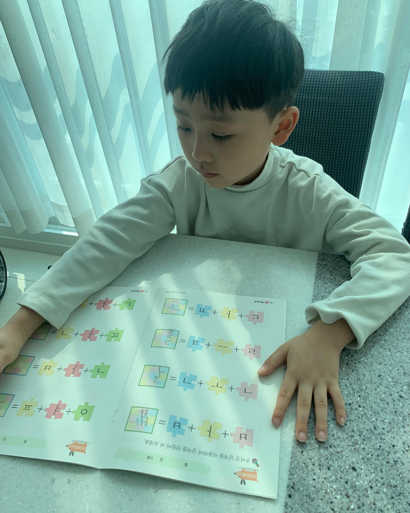 📖
강제로 시킨거 아님 .. 지혼자함 ㅋㅋ
공부도 열심히 휴대폰도 열심히 ..
그래 뭐든 열심히 하자 도윤아 .. 😅