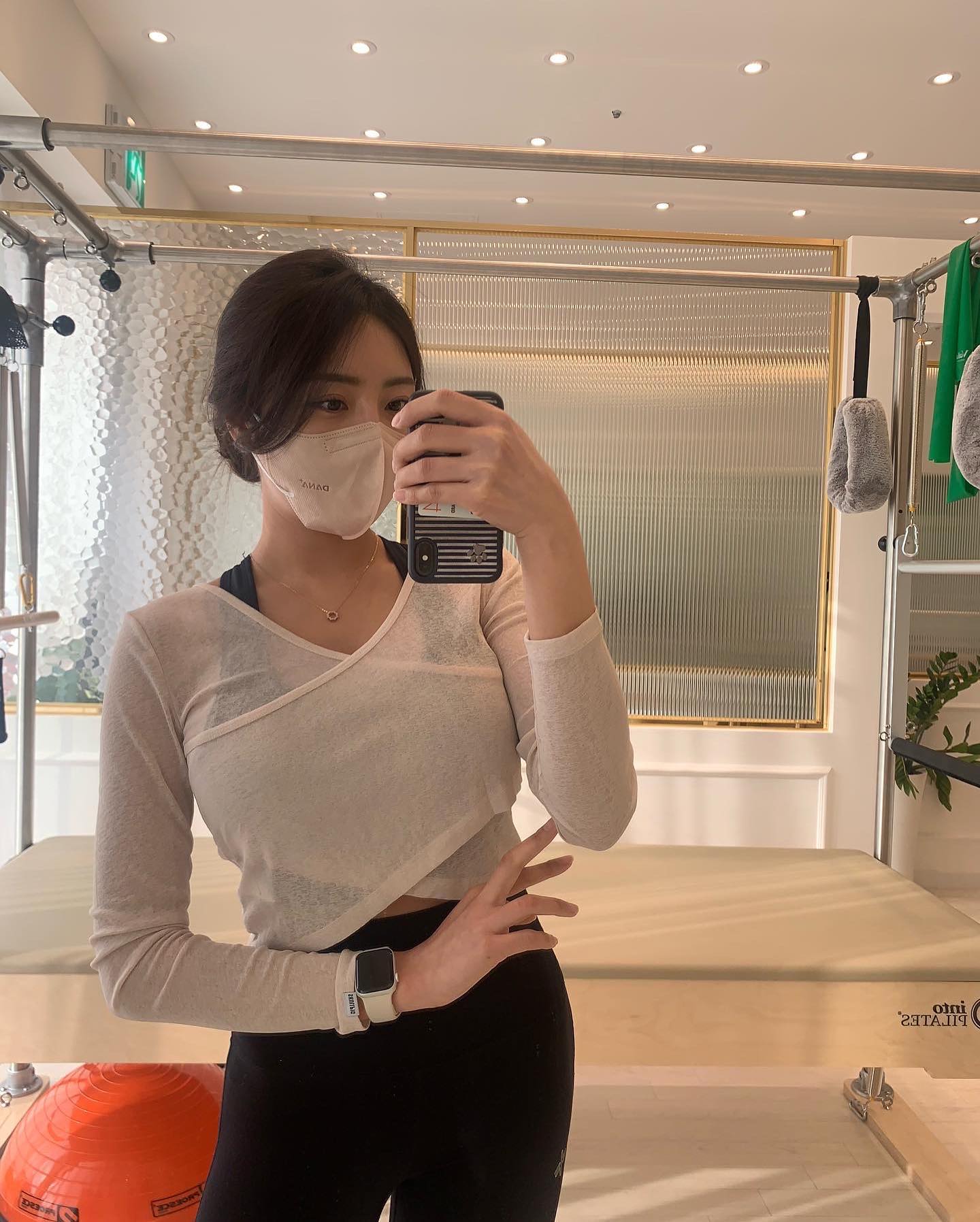 ㅤㅤㅤ
다시 살이 붙고 있지만 코로나 무서워서 헬스장을 못나가고 있다 
(핑계좋네)