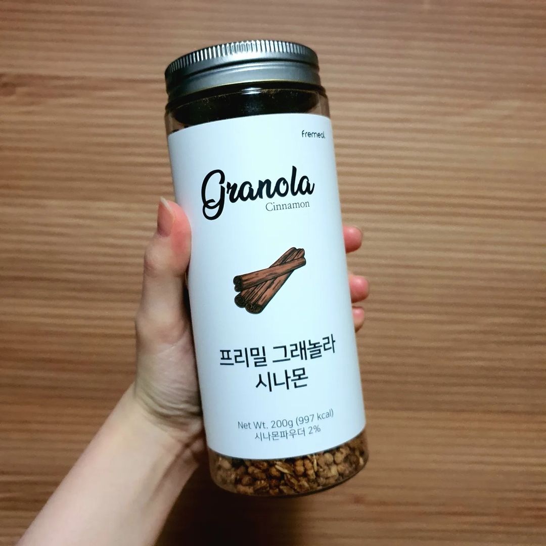 필라테스 강사 김주영 on Instagram: “시나몬 러버는 무조건 좋아할 그래놀라 #프리밀그래놀라시나몬 . 설탕, 밀가루, 팜유가 들어가지 않아 건강하고 바삭한 귀리와 다양한 견과류가 들어가
