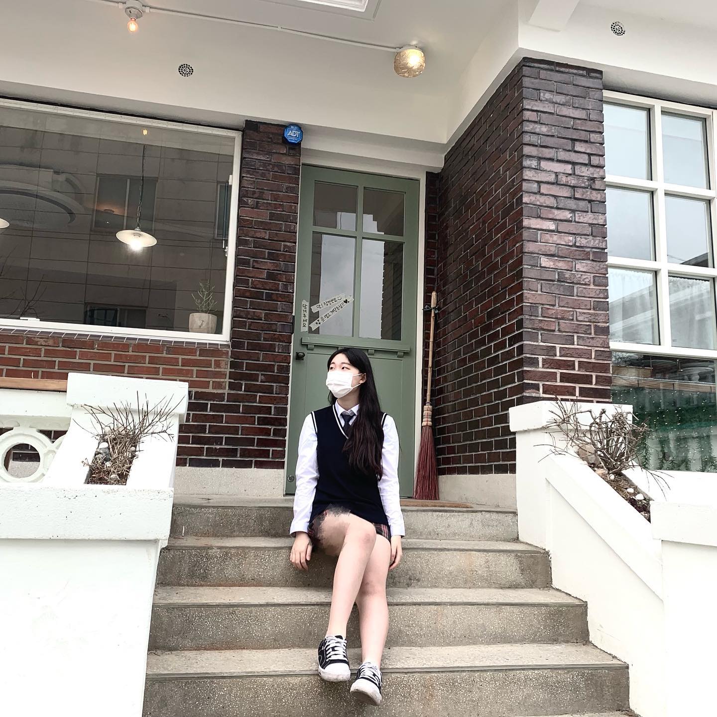 벌써 고등학생이라니…🥺

#살라지살리 #카페 #고등학생 #증명사진 #교복 #06년생 #06