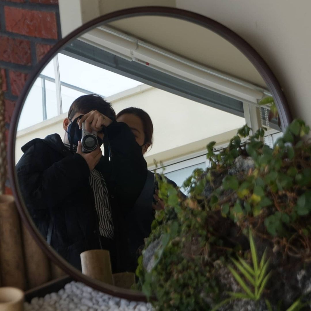 𝚆𝚘𝚘𝚍𝚢 𝙻𝚒𝚖 on Instagram: “· 군산 카페 '푸르던' 카페 뒷편이 대나무 숲이라 여름에 다시 한 번 오고 싶은 곳. 📌 11:00-20:00 / 주차 가능 📌 패션후르츠망고에이드, 아메리카노 . .