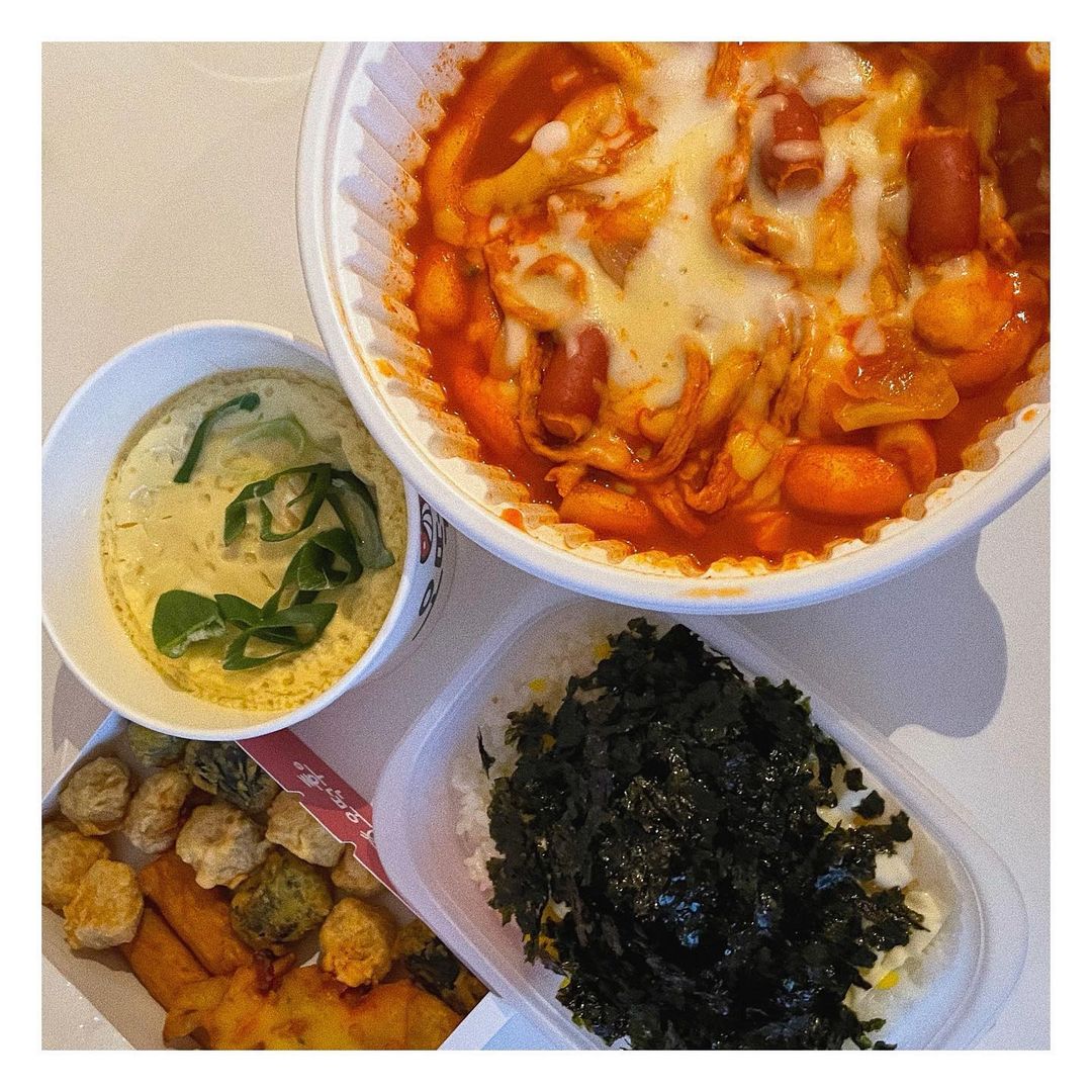 진연 on Instagram: “⠀ 언제먹어도 맛도리 오떡후 🥢 임신하면 입맛이 변한다는데, 우리 호빵이는 엄마 입맛을 닮았는가 먹고싶은 음식도 엄마 취저 🔫!! ⠀ 우리 동네에서 좋아하는 떡