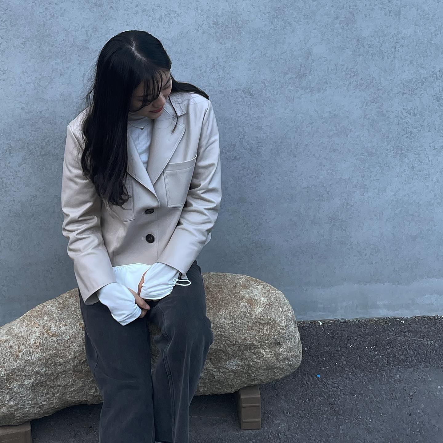 🪨☕️💗
쓸모없는 바위에 앉으니
의자가 되었다. 

‘아직 쓰이지 않은 너에게’

-𝑻𝒉𝒆 𝒔𝒕𝒐𝒏𝒆