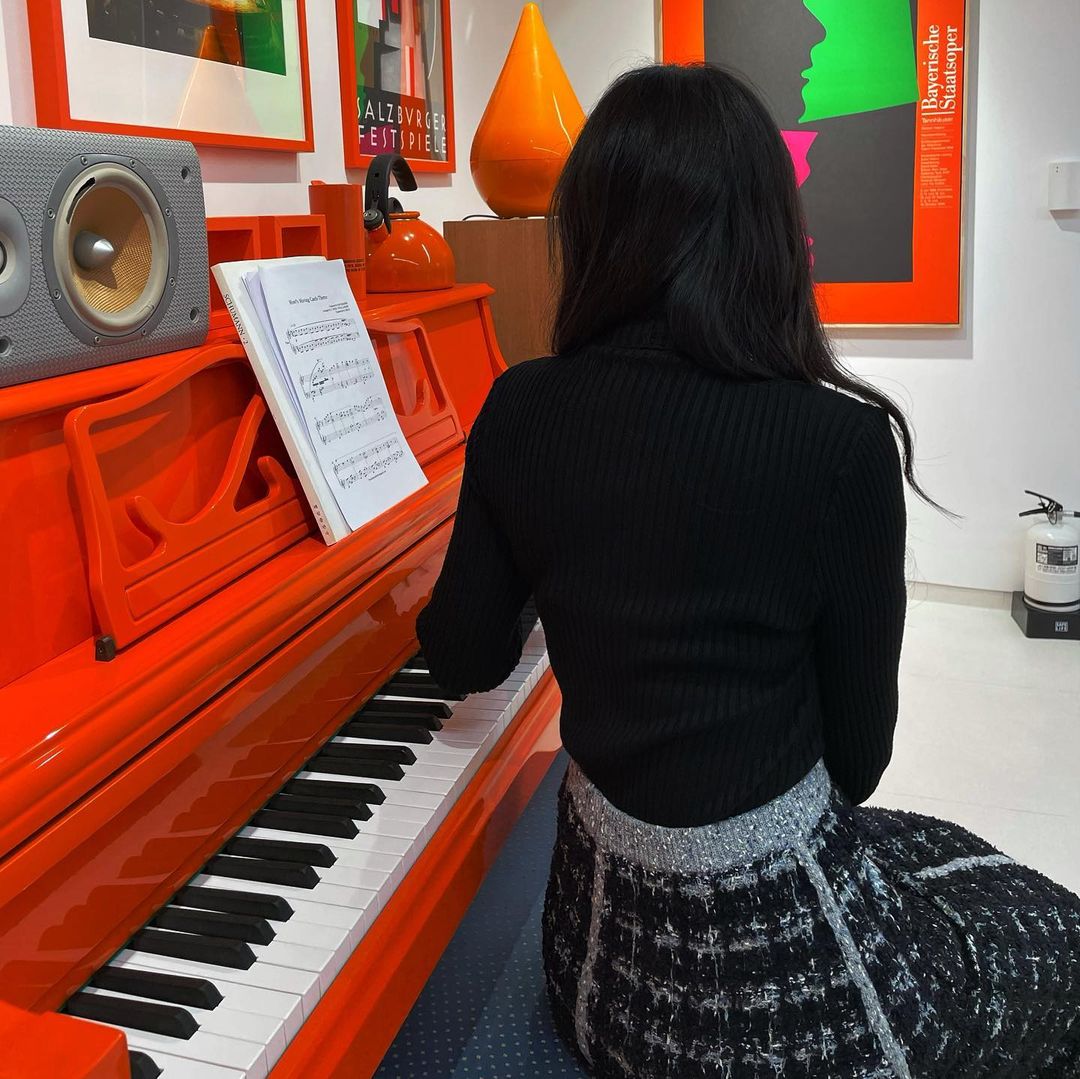 혜니 on Instagram: “#협찬 추운날 실내데이트로 좋은 전시하나 추천해드려요! 여행작가이자 드림원정대 대표 이상훈씨의 그동안의 여행과 공연, 전시 등을 담아 한곳에 보기좋게 정리되어있