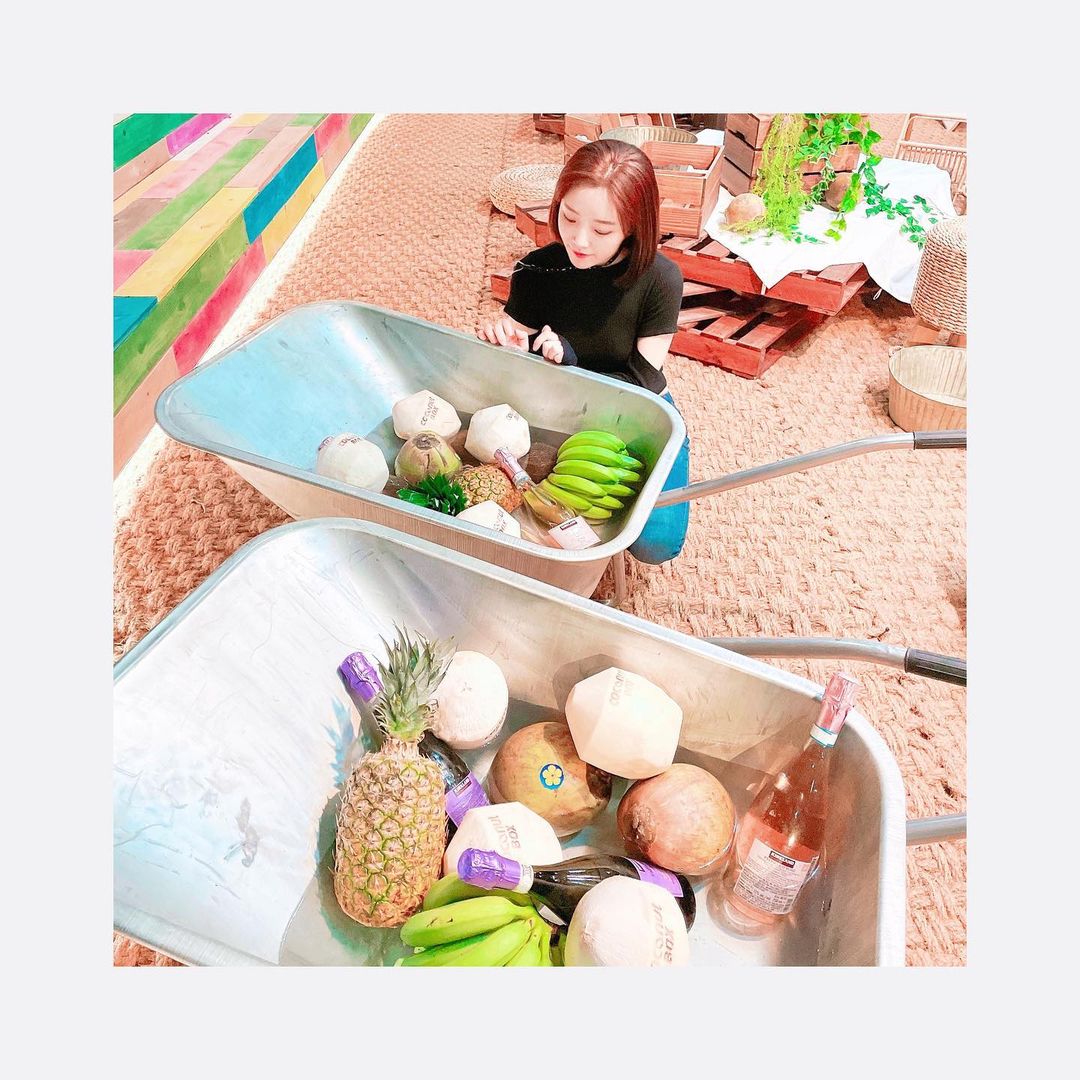 윤정인 on Instagram: “#협찬 #coco_nut_box #코코넛박스 . . 어쩜, 번아웃 증후군 때문에 요즘 무기력했는데.. 거기다 코로나 까지 . . 무기력한 일상을 완전 제대로 힐링 여행하고 왔어요 . . 도심