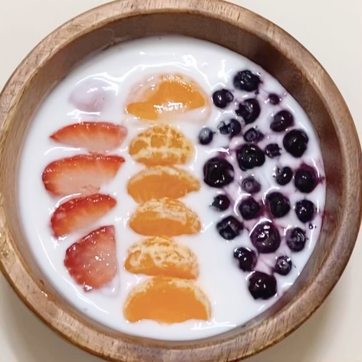 먹뀰이 (@muk_kkyul) posted on Instagram: “#협찬 🍓🍊🫐 [프리밀 그래놀라 저당] 설탕,밀가루,팜유가 전혀 들어가지 않은 건강한 그래놀라! 수제로 3번 이상 직접 정성스럽게 구운 수
