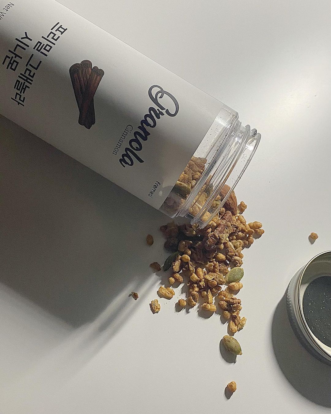 여 유 on Instagram: “#협찬 프리밀 그래놀라 시나몬 안뇽하세요 🍒여러분 오랜만이에요...!!(ᗒᗣᗕ)՞ 바쁜 3월을 다들 보내고 계실 것 같아요 오늘은 바쁜 현대인의 한 끼를 책임질 프리밀 그