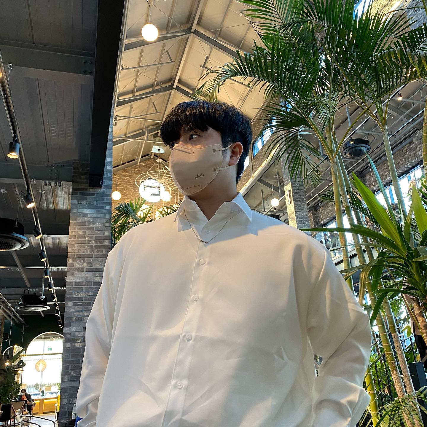 현진이 누나 결혼식 갔다가
근처 핫플 카페에서 한컷 📸📸