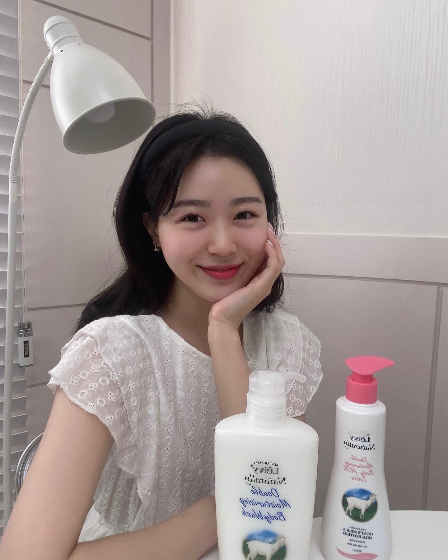 #협찬 leivy_kr 
산뜻 촉촉쓰한 바디로션 추천템 🛁🧴✨

네덜란드 산양유가 들어가서 촉촉하고
끈적이지 않아서 발림성도 좋았어요 !
향수 뿌린 것 마냥 향도 넘 조아유 🎀

올리브영에서 30만병 이상 판매로
2021년 12월 온라인몰 바디케어 부문 1위 달성,
3월 올영픽으로 선정되어 3월만 특별가로 판매한대요
얼른 올리브영으로 서둘러 가자구욧 💘

#레이비 #leivy #바디워시 #바디로션 #올리브영 #올리브영바디워시 #올리브영바디로션 #올리브영세일 #올리브영추천템 #갓성비바디워시 #갓성비바디로션 #퍼퓸바디워시 #퍼퓸바디로션 #순한바디워시 #순한바디로션 #온가족바디워시
#데일리 #셀카 #좋아요 #셀피 #selfie #데일리룩 #ad
