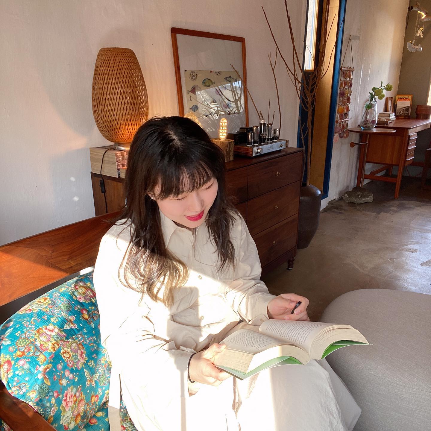 ⭐️카페 200미터⭐️
친절하신 사장님🍊
혼자 여행하다가 카페 찾고 있었는데
바로 뒤에있던 카페💛🤍 
즉흥으로 왔는데…카페 분위기가 너무 좋다><
세화 오면 꼭 오기 좋은 카페

#세화카페추천 #세화카페 #200미터 #카페200미터 #200m #제주200미터 #혼자카페