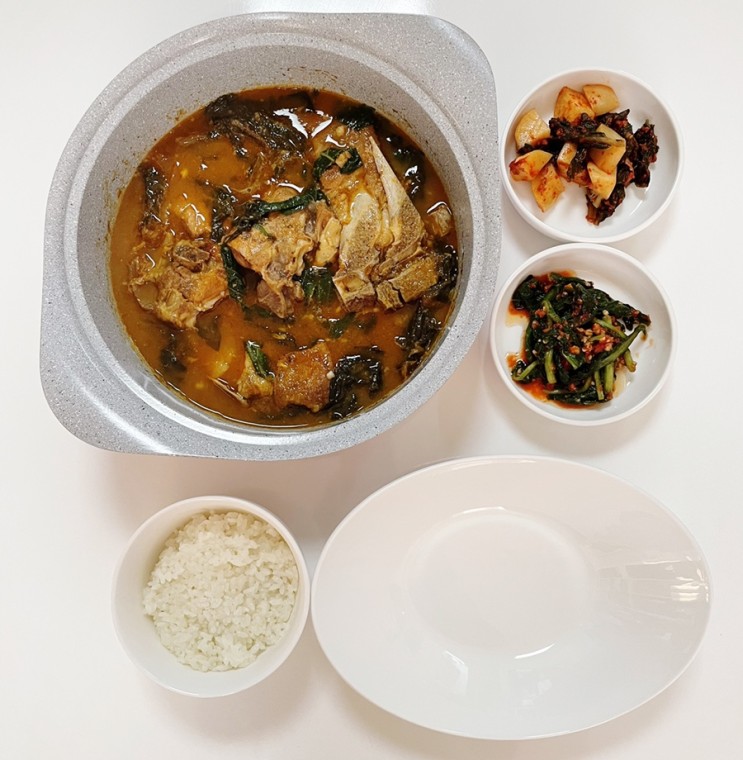 홀인원푸드 올바른 얼큰 감자탕 / 누리마을감자탕 밀키트로 집에서 간편하고 맛있게 뼈해장국먹어요