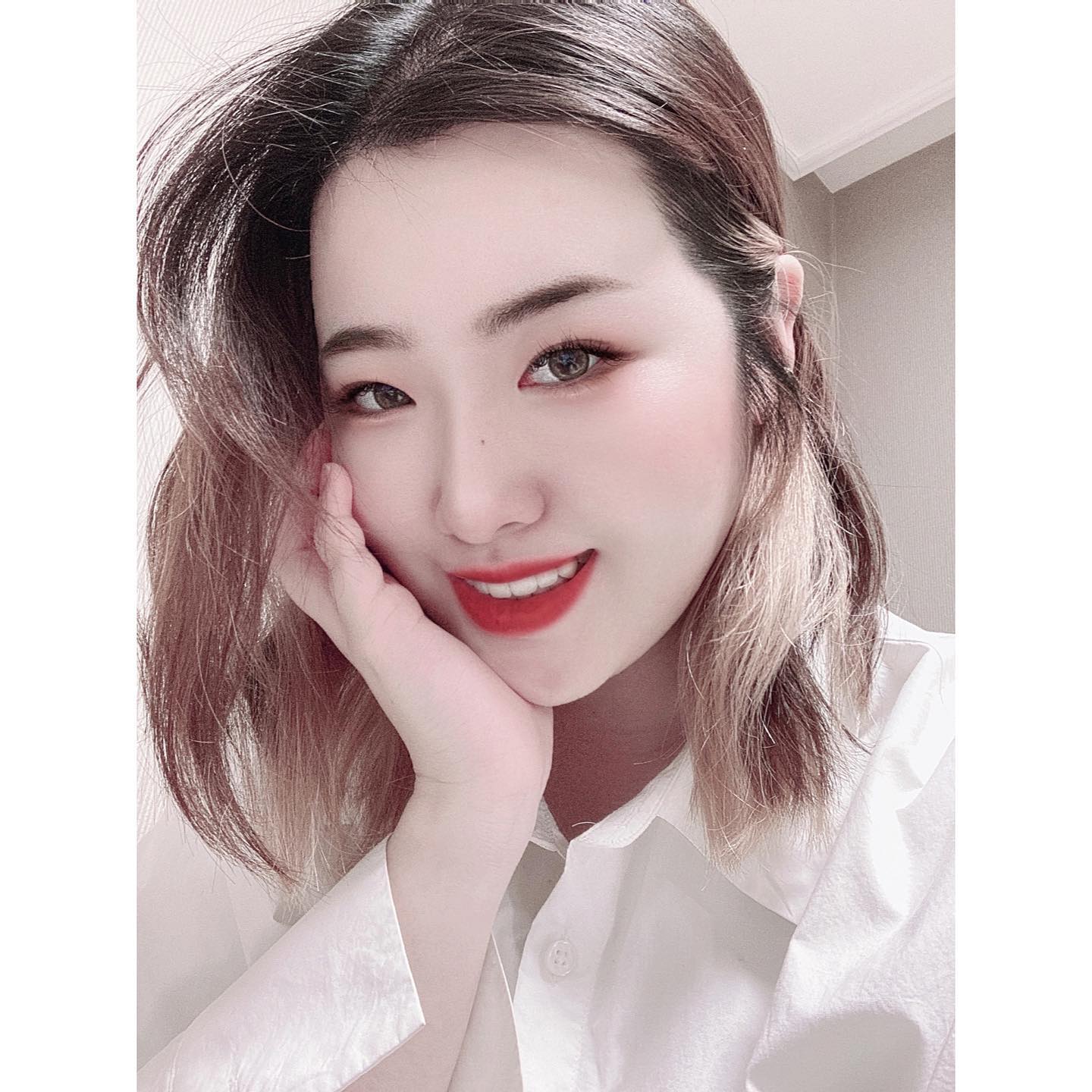 거의 1년만에 속눈썹 연장해서요 ꈍ◡ꈍ ෆ 
머리 너무너무 지저분해서 미쳐버리겠고요 ㅠ 시크릿투톤의 최후 ㅠ 와중에 치통샷과 어플은 못잃는 ㅎ

#속눈썹못잃어 #셀피 #selfie #치통샷 #소다 #소다짱 #소 #다