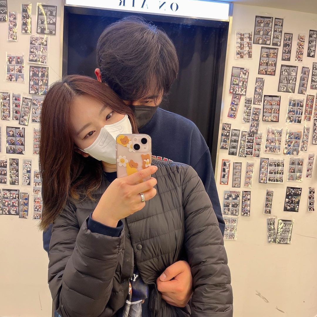 나 령’s Instagram photo: “#협찬 여보랑 커플룩 + 커플템 팔찌 ❤️ . . . #써지컬스틸#써지컬팔찌#써지컬체인팔찌#남성팔찌#남자팔찌#남친선물#커플체인팔찌#남성체인팔찌#커플팔찌#이