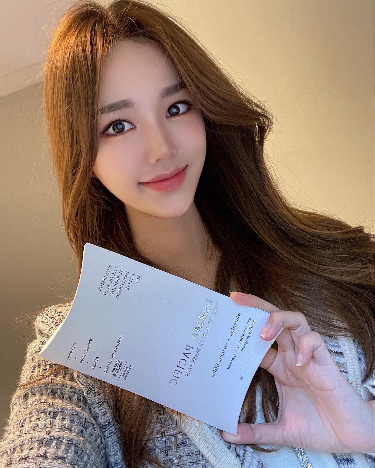 리프팅효과+물광효과 있는 마스크팩 본사람 요기요🙋🏻‍♀️
물광이 3일동안 지속효과가 있어서 3일1팩 하면 된다구요 
요고 너~~무 져음 진짜❤️‍🔥