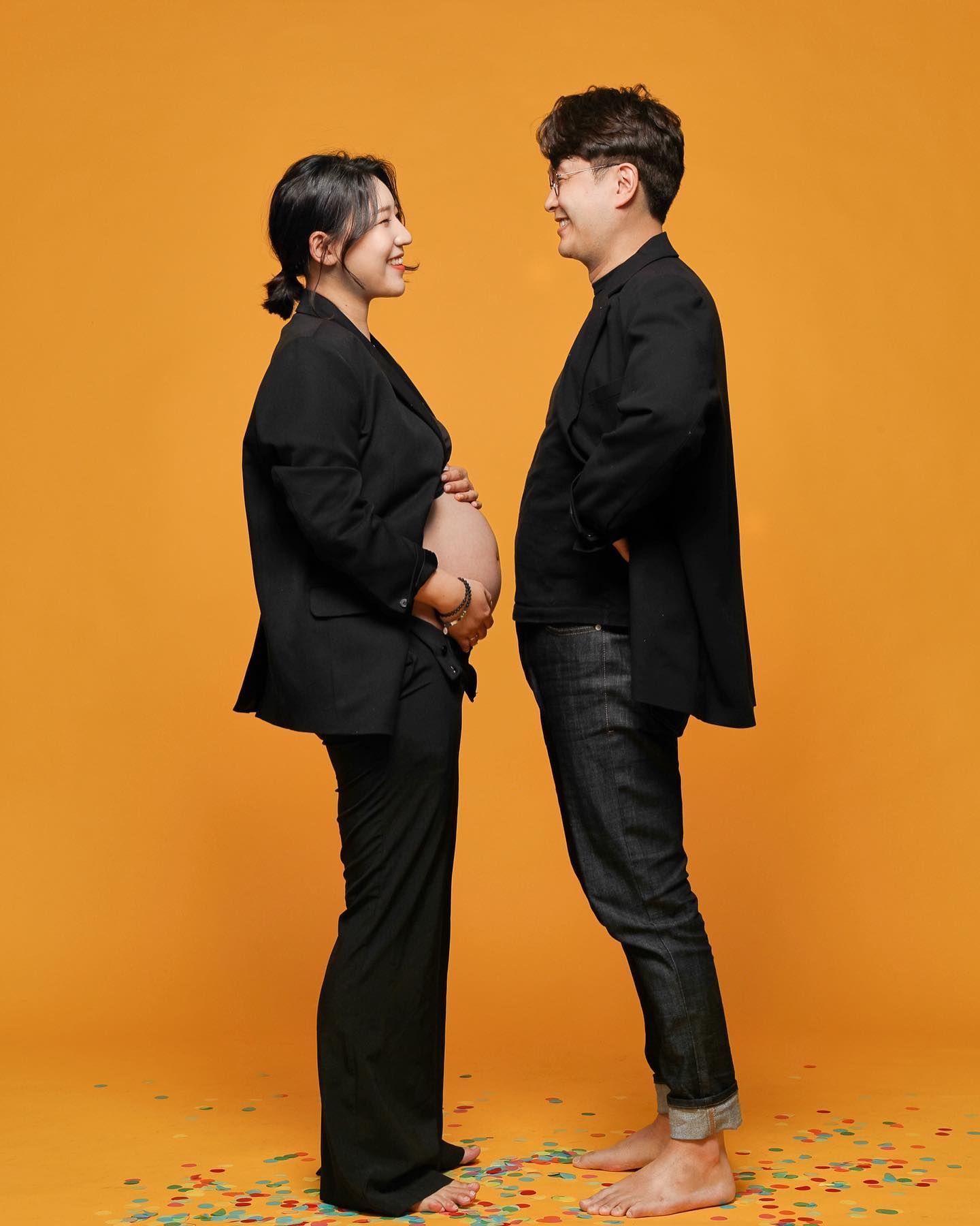 :
만삭사진 겸 우리 건이 20살 기념촬영
우리 네식구 행복하자💛

#처음이자마지막만삭사진