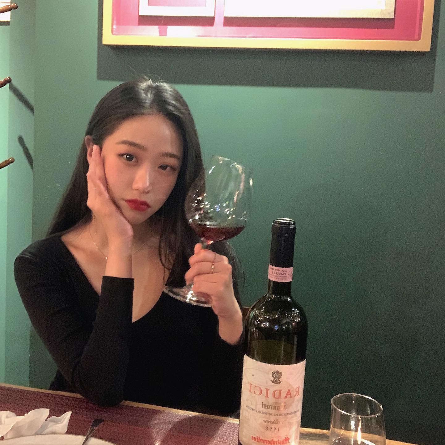 잘 먹고 잘 쉬어서
쉼 없이 살 오르는 중 
운동 가야하는데 요즘 너무 귀찮다😞

드디어 라디치98오픈
열리는데 시간이 오래 걸리지만
산도도 탄닌도 너무 좋았다
보이면 한병 더 쟁여야지🍷

남부의 바롤로라 불리는 타우라시랑
여전히 맛난 오스테리아문
리뷰는 조만간 블로그에╰(*´︶`*)╯♡