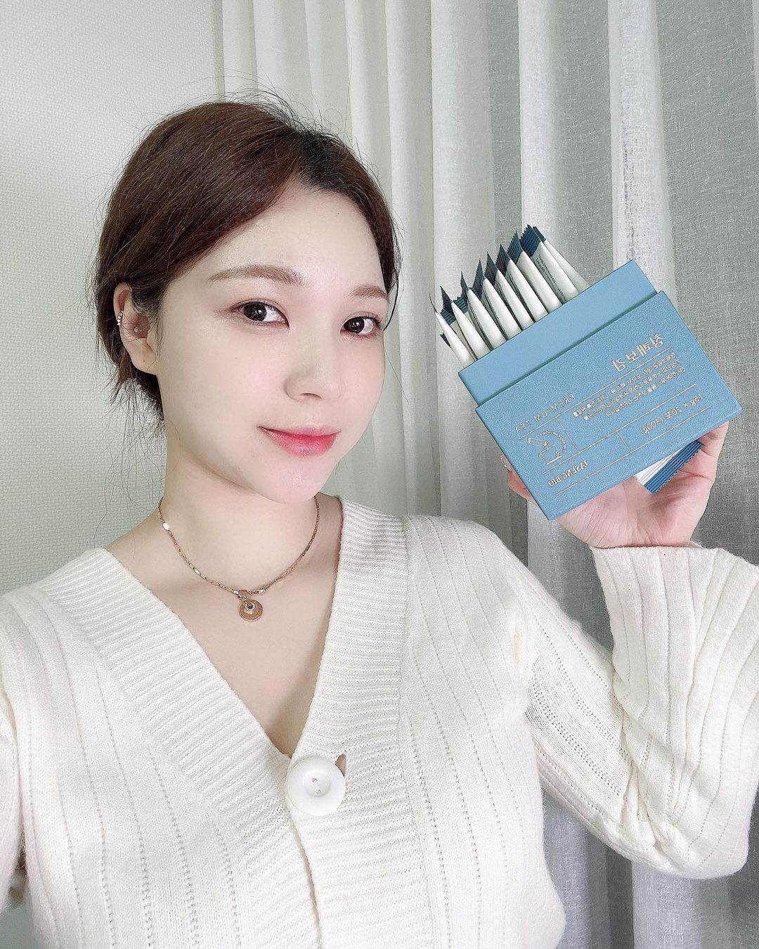 0 Likes, 0 Comments - 뷰티크리에이터 홀리쥬 (@holy_jyou) on Instagram: “#광고 ⠀ 요즘 날씨가 그래서 그런지 목이 자꾸 칼칼한 거 같아요 ㅠ-ㅠ 요즘 같은 때에는 기침하면 눈치부터 보이는 시국이라, 칼칼한 목...